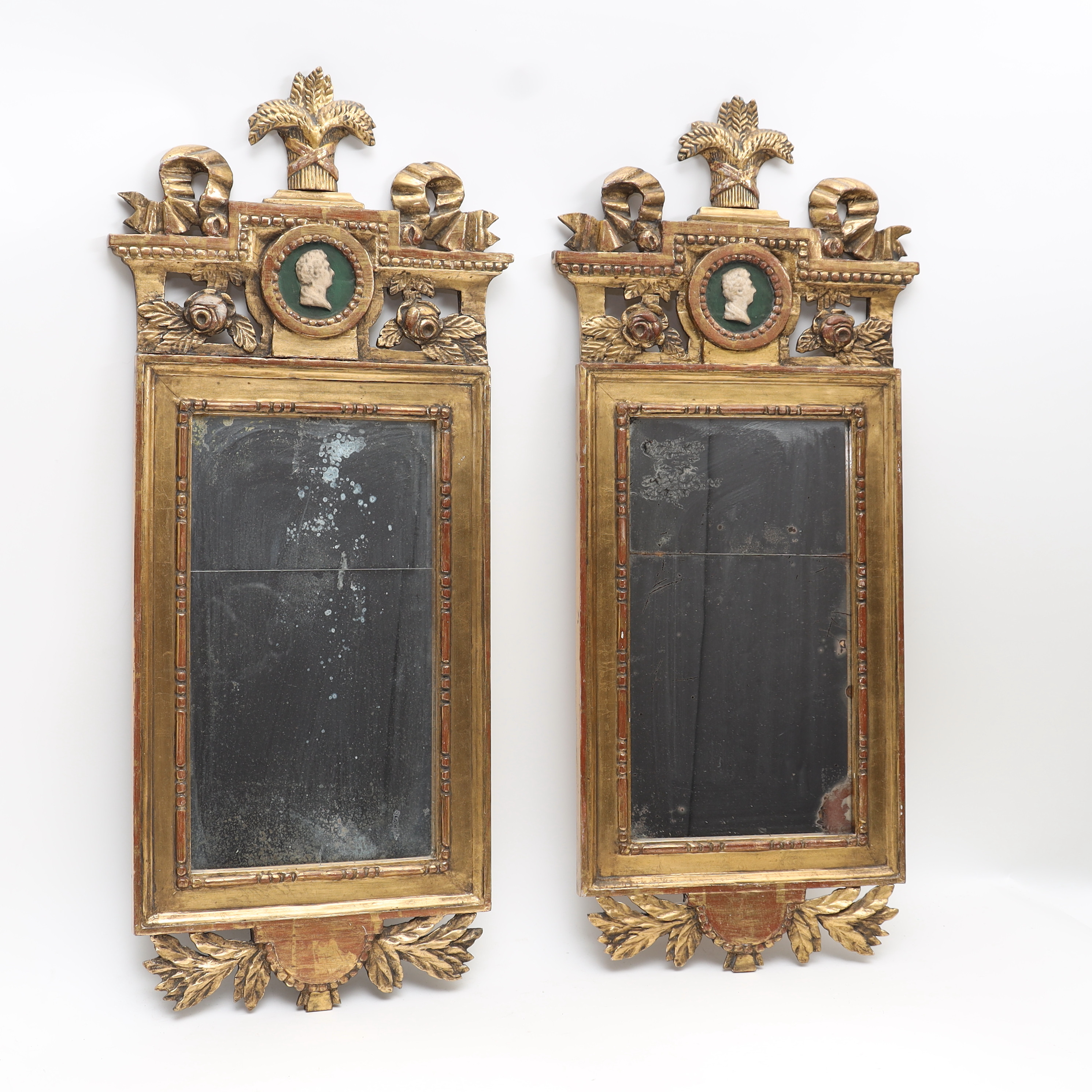 SPEGLAR, ett par, Gustavianska, 1800-tal.