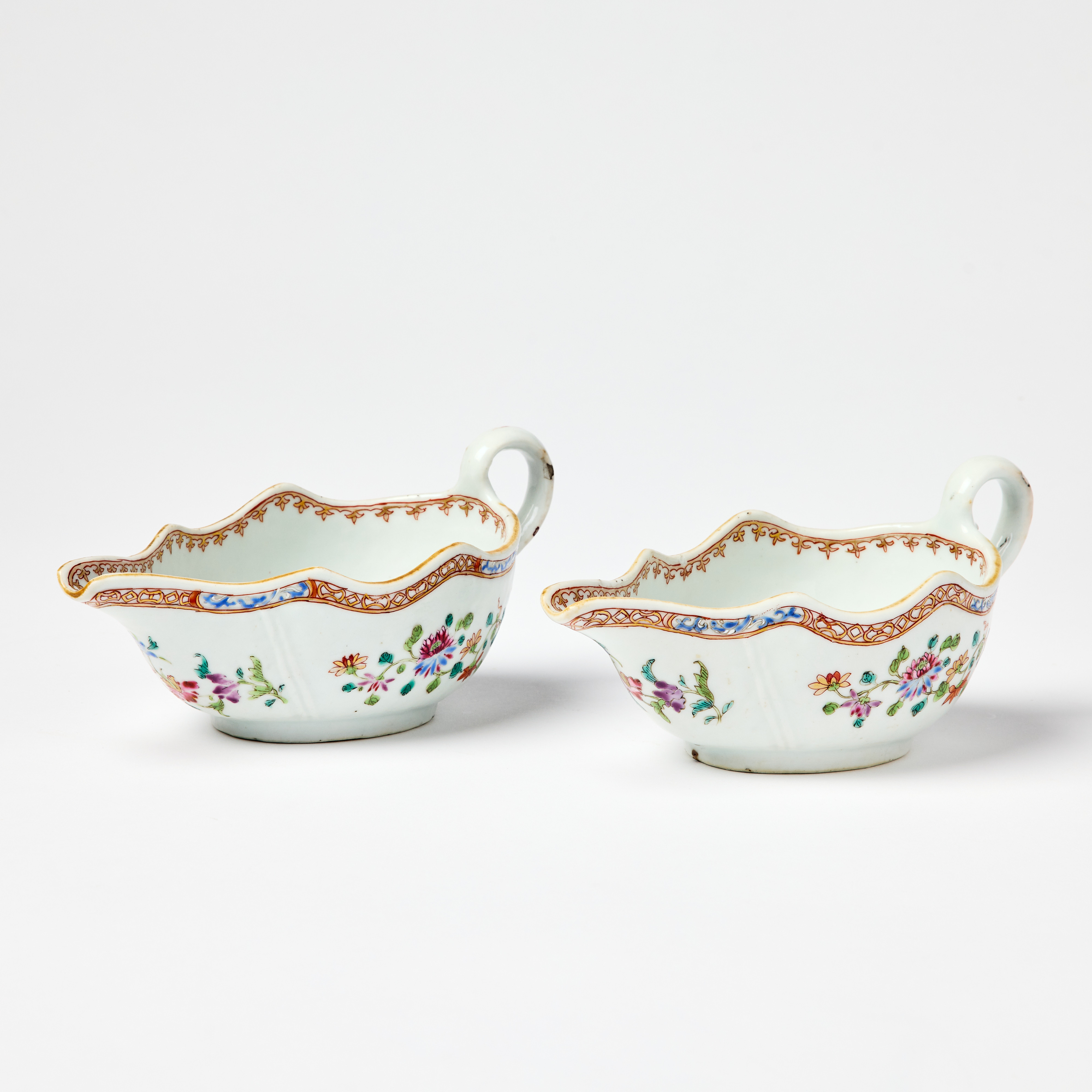 A Pair of Chinese Famille Rose `King John Pattern´ Sauce Boats.