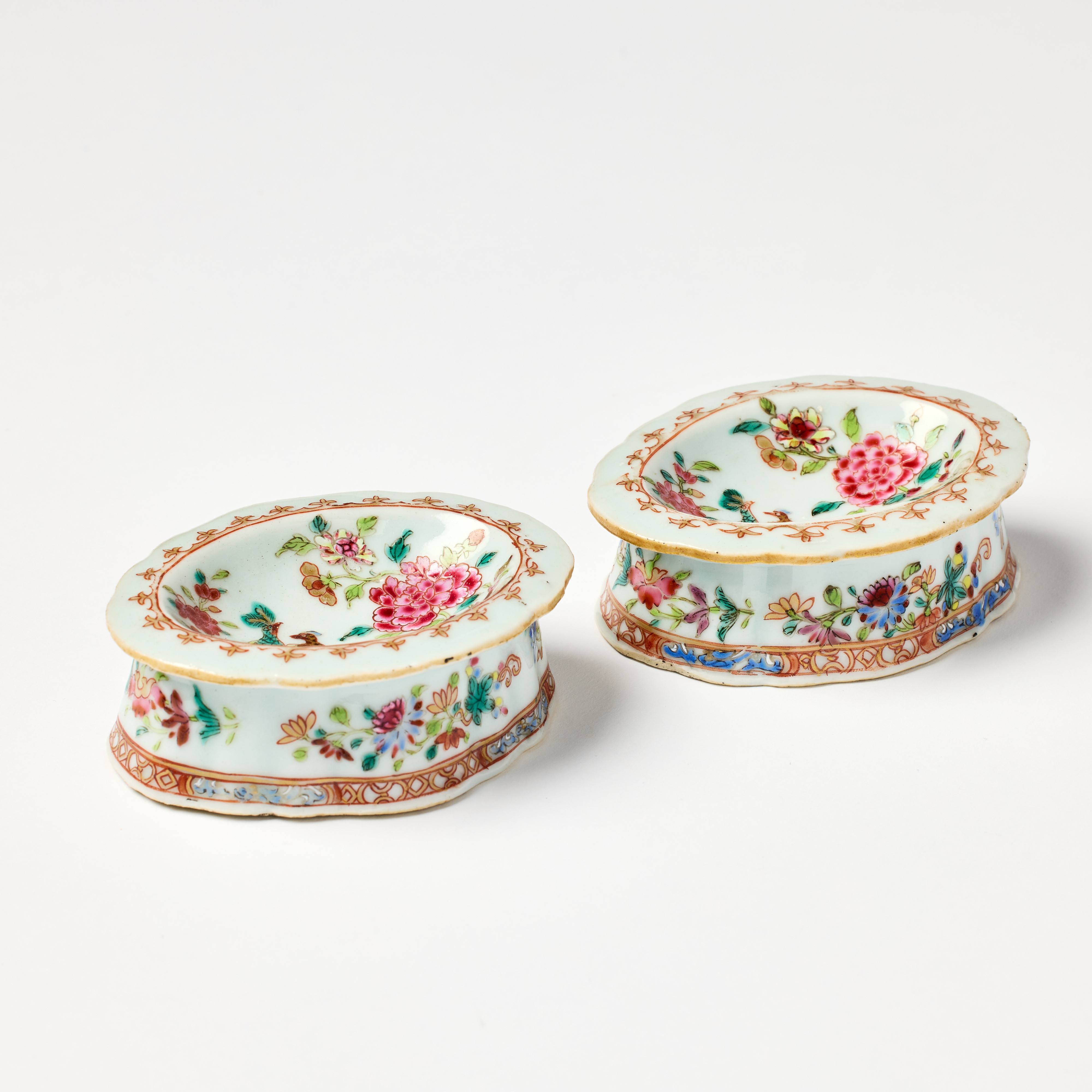 A Pair of Chinese Famille Rose `King John Pattern´ Salts.