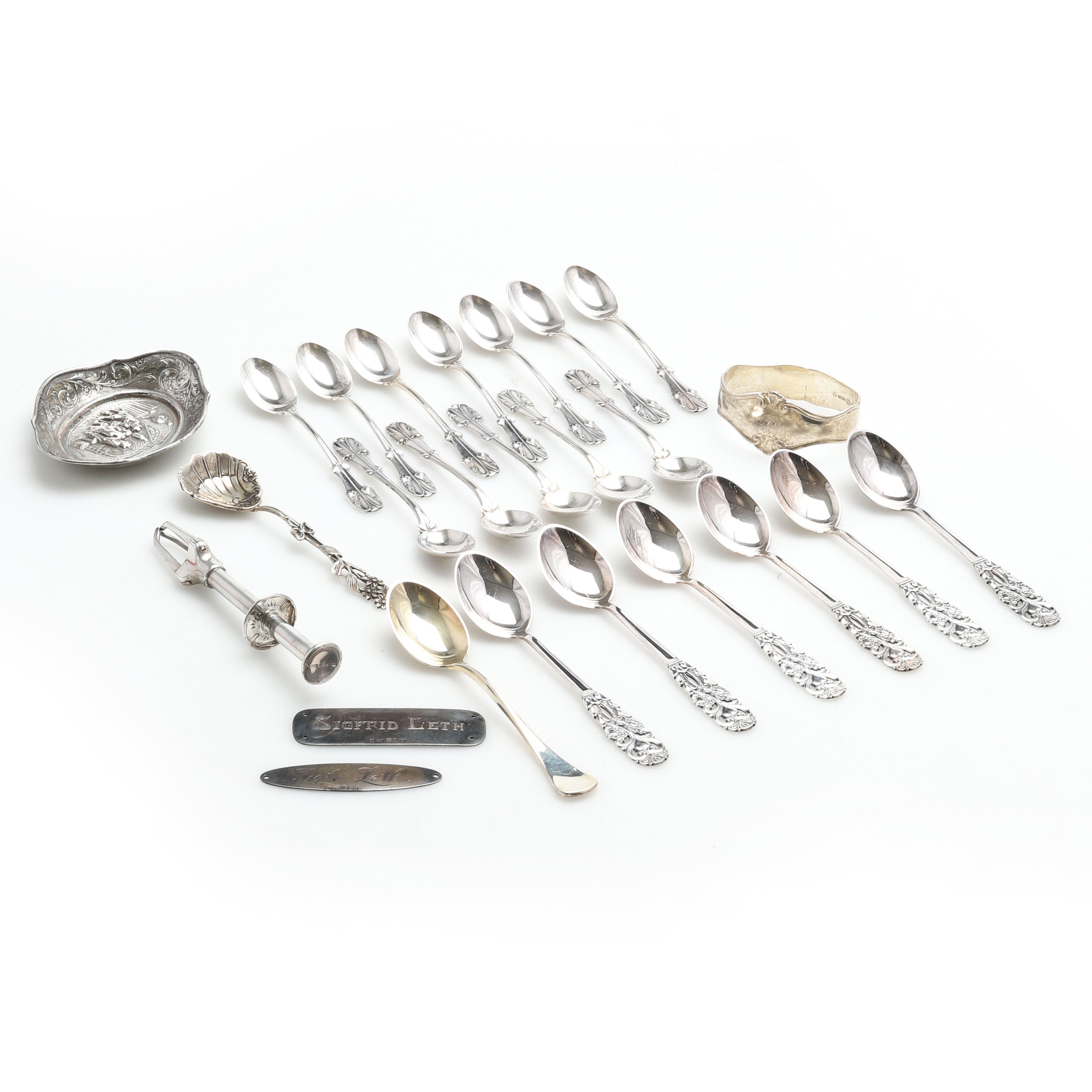 SAMLING SILVERFÖREMÅL. Mestadels svenska stämplar. Vikt ca 267 gram.