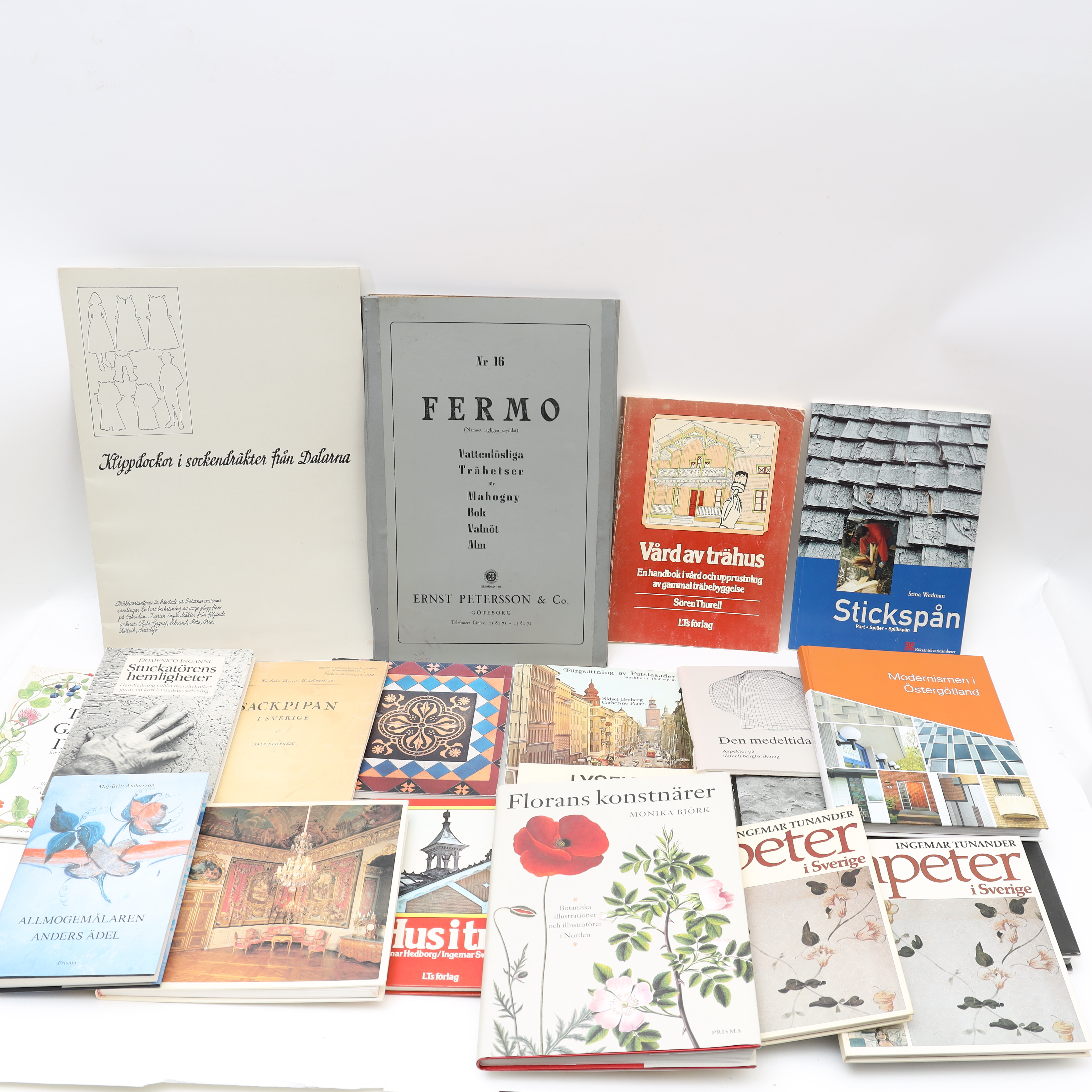 LITTERATUR 19 delar, rörande stuckatur, måleri, klippdockor, tapeter med mera.