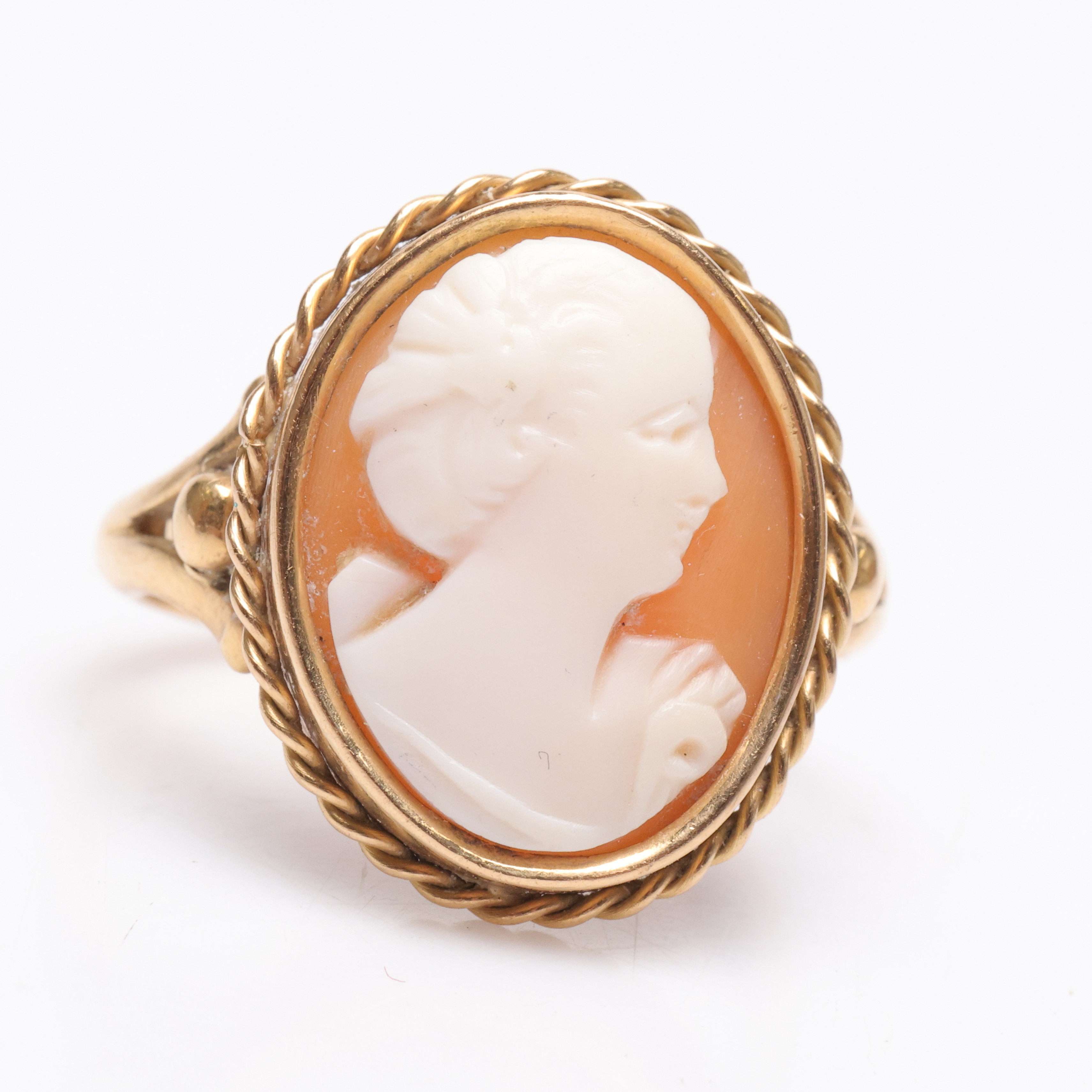 RING, 18k guld, med camé, vikt ca 5 gram.