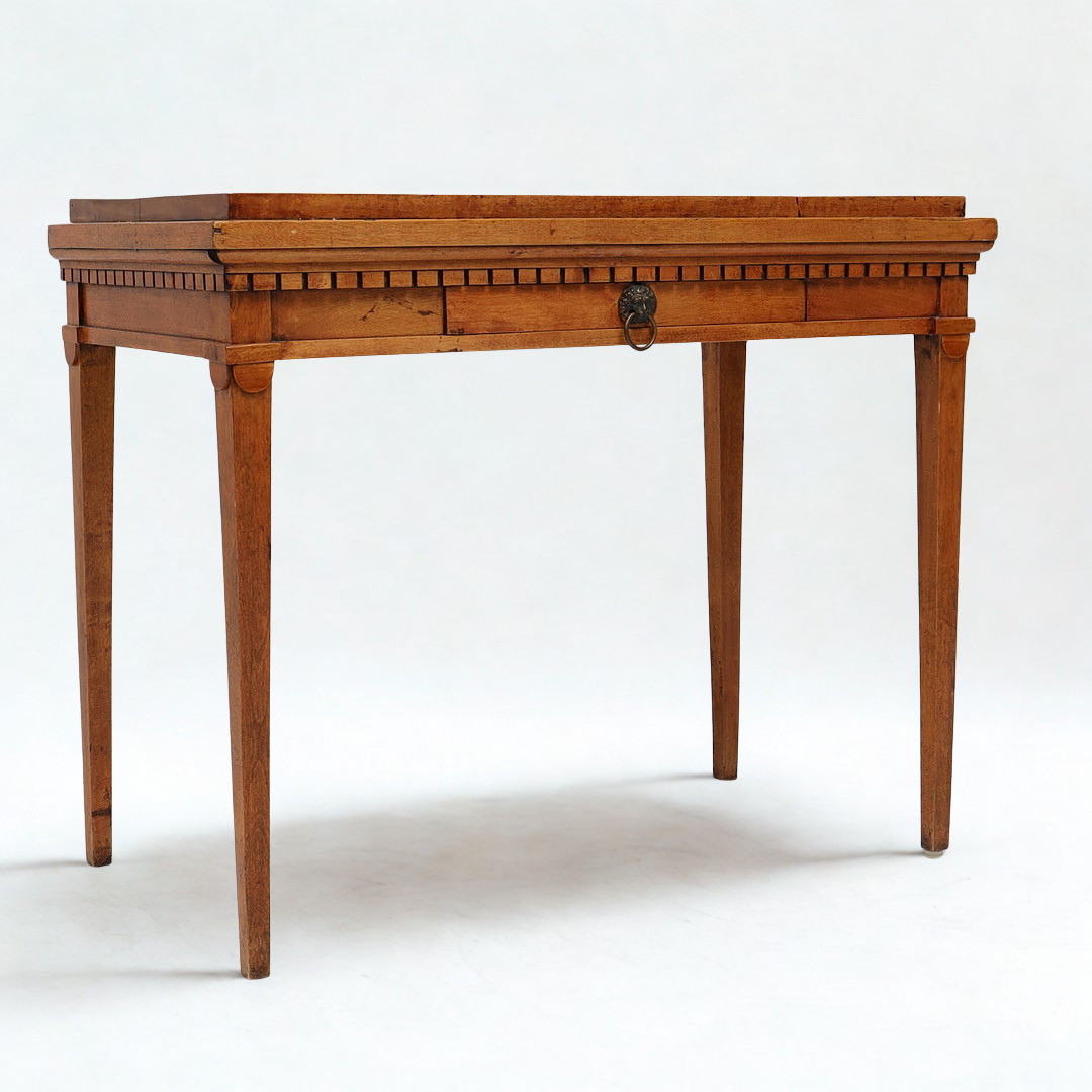 BORD MED LÅDA, Empire, 1800-talets början.
