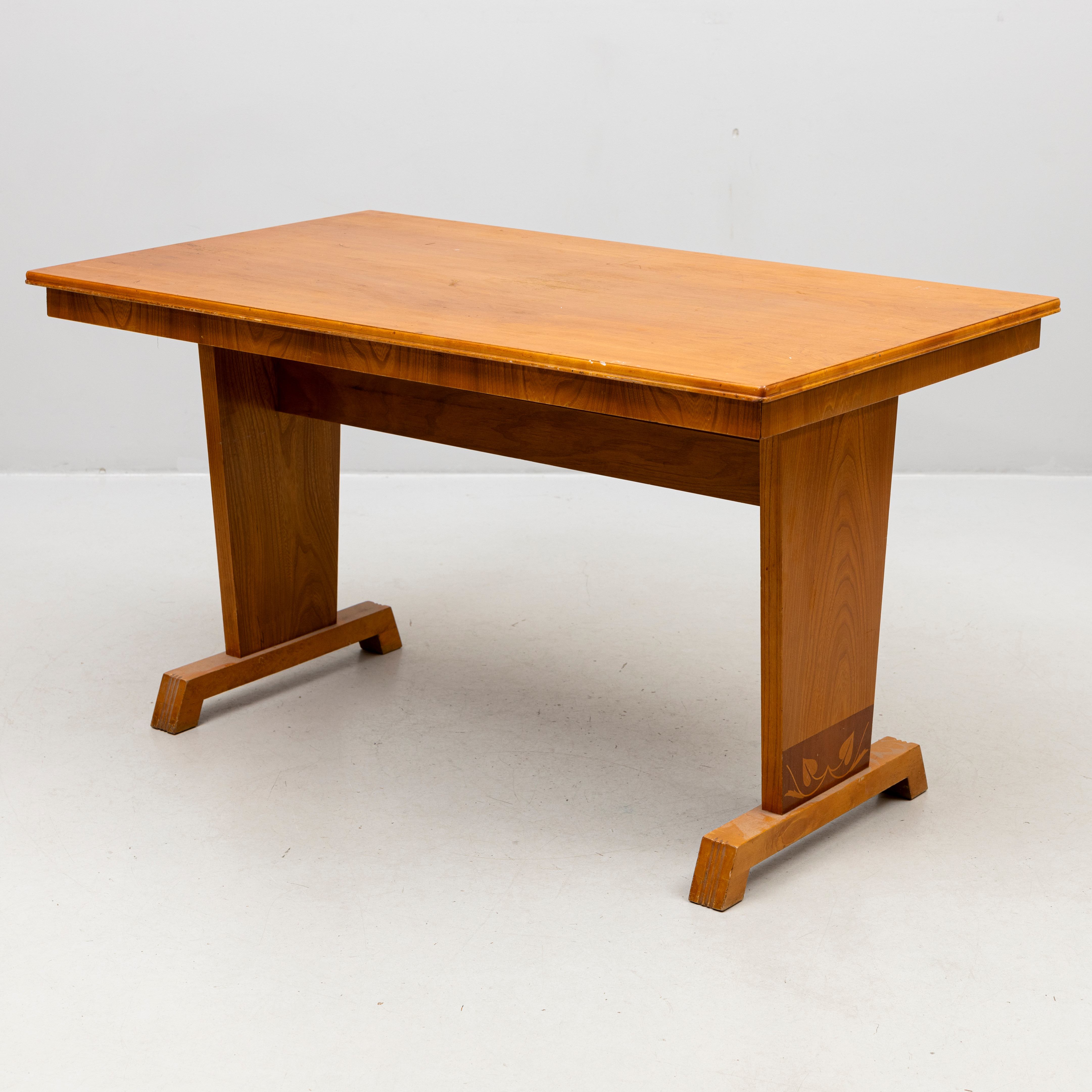 BIBLIOTEKSBORD, Swedish Modern, fanérat av alm, intarsia, 1940-tal.