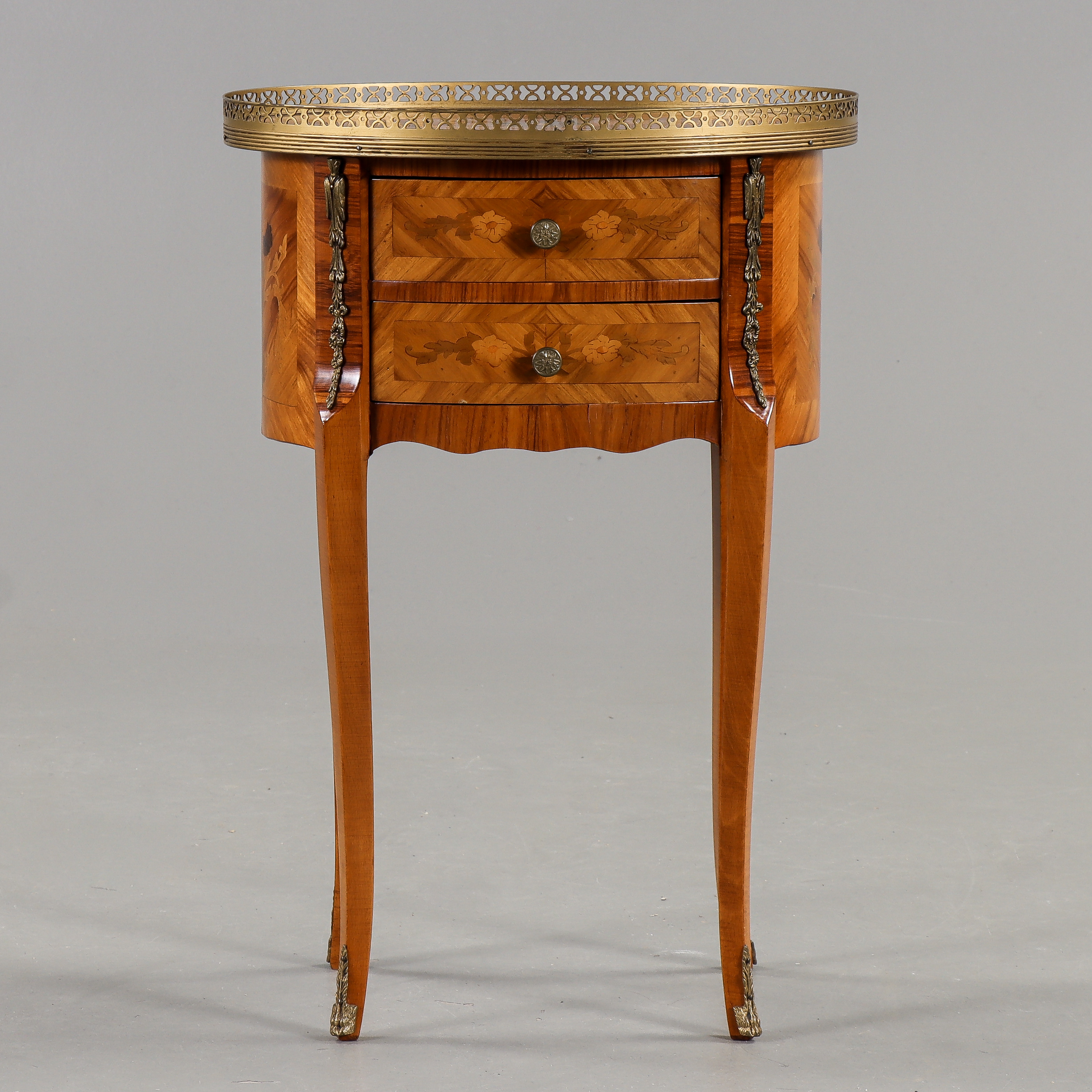BYRÅ Louis XVI-stil, 1900-talets andra hälft.