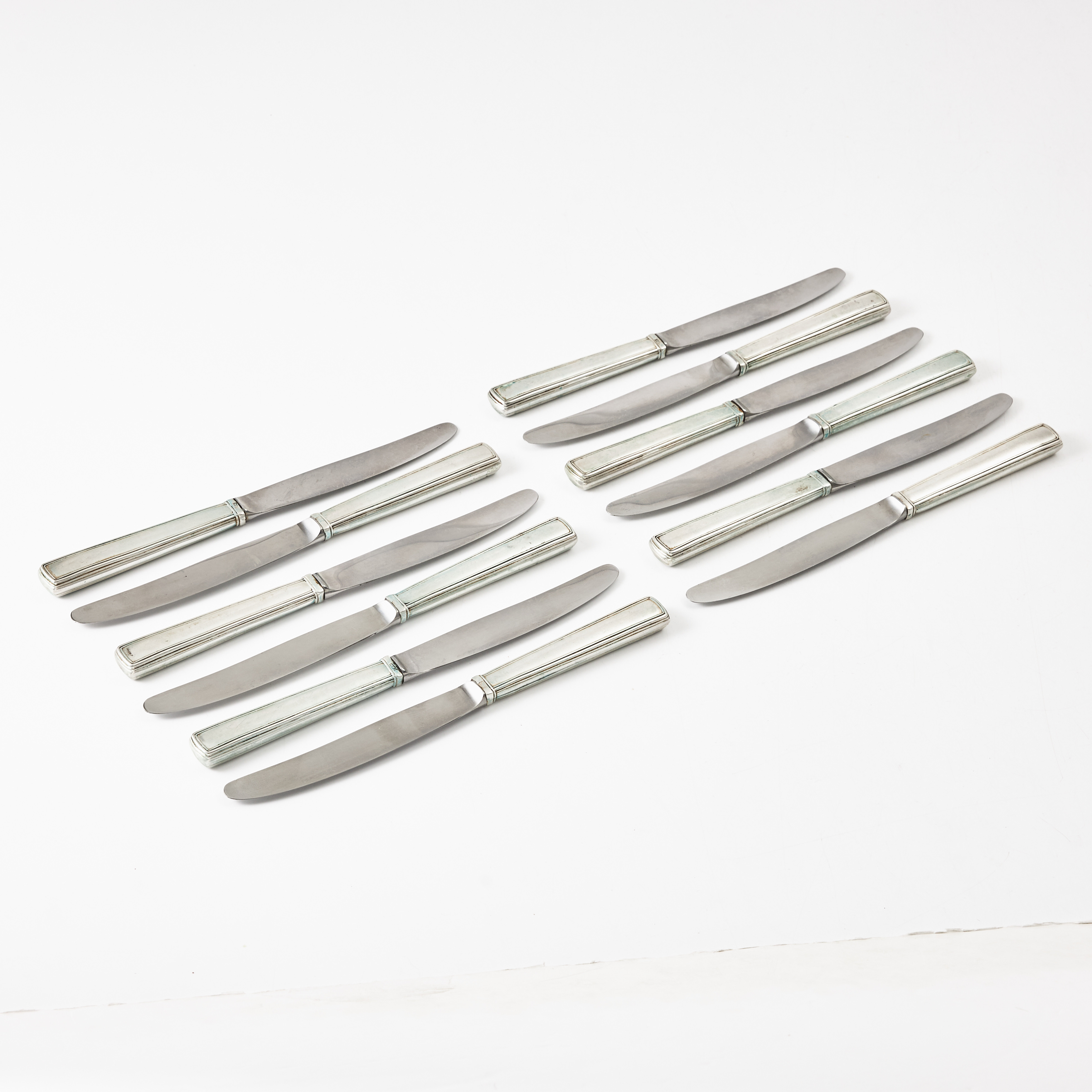 KNIVAR, 12 st, silver, blad i rostfritt stål, Wien, mästarstämpel STM, otydlig årsstämpel.