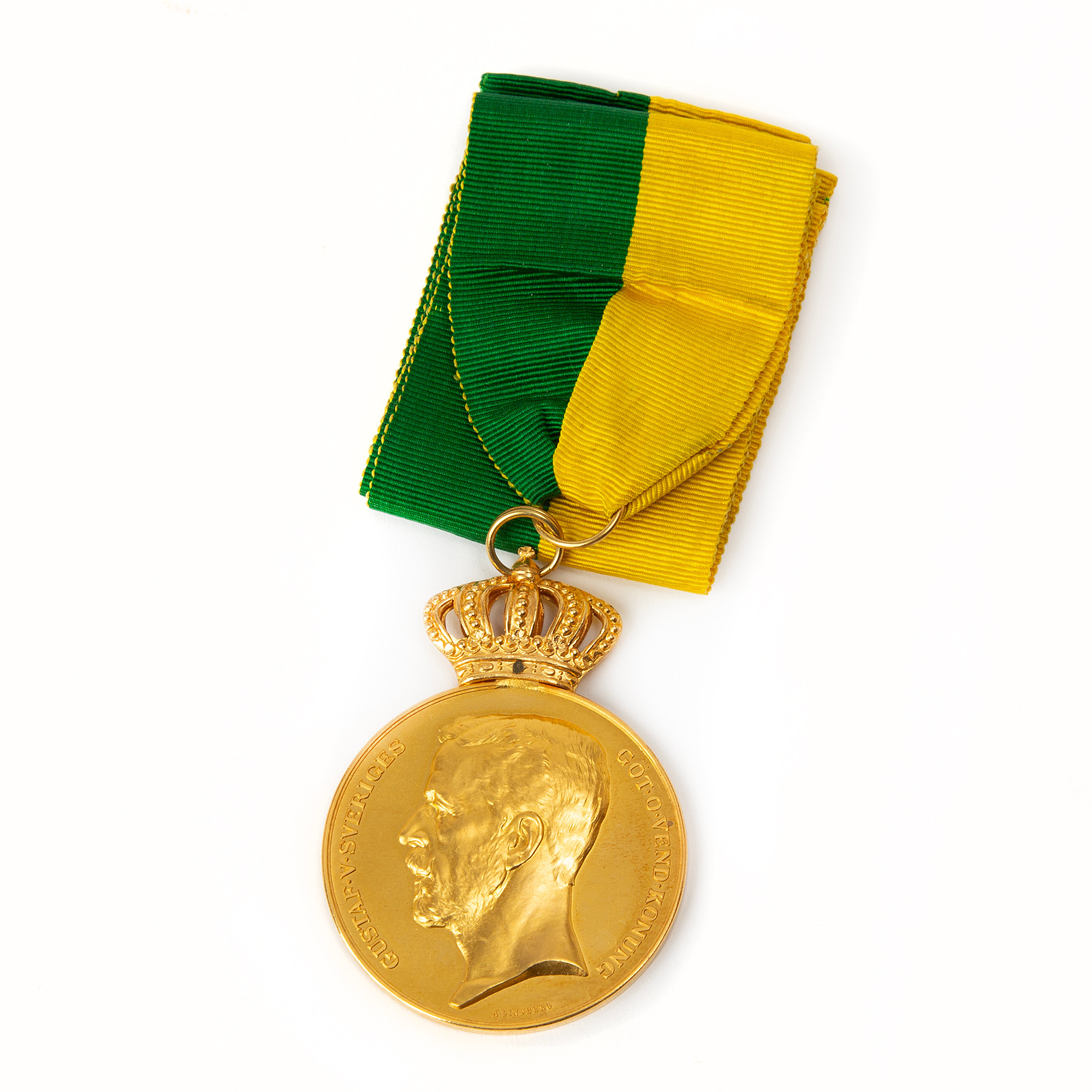 FÖRTJÄNSTMEDALJ, 18K och 23K guld, kungliga patriotiska sällskapet, Gustaf V.