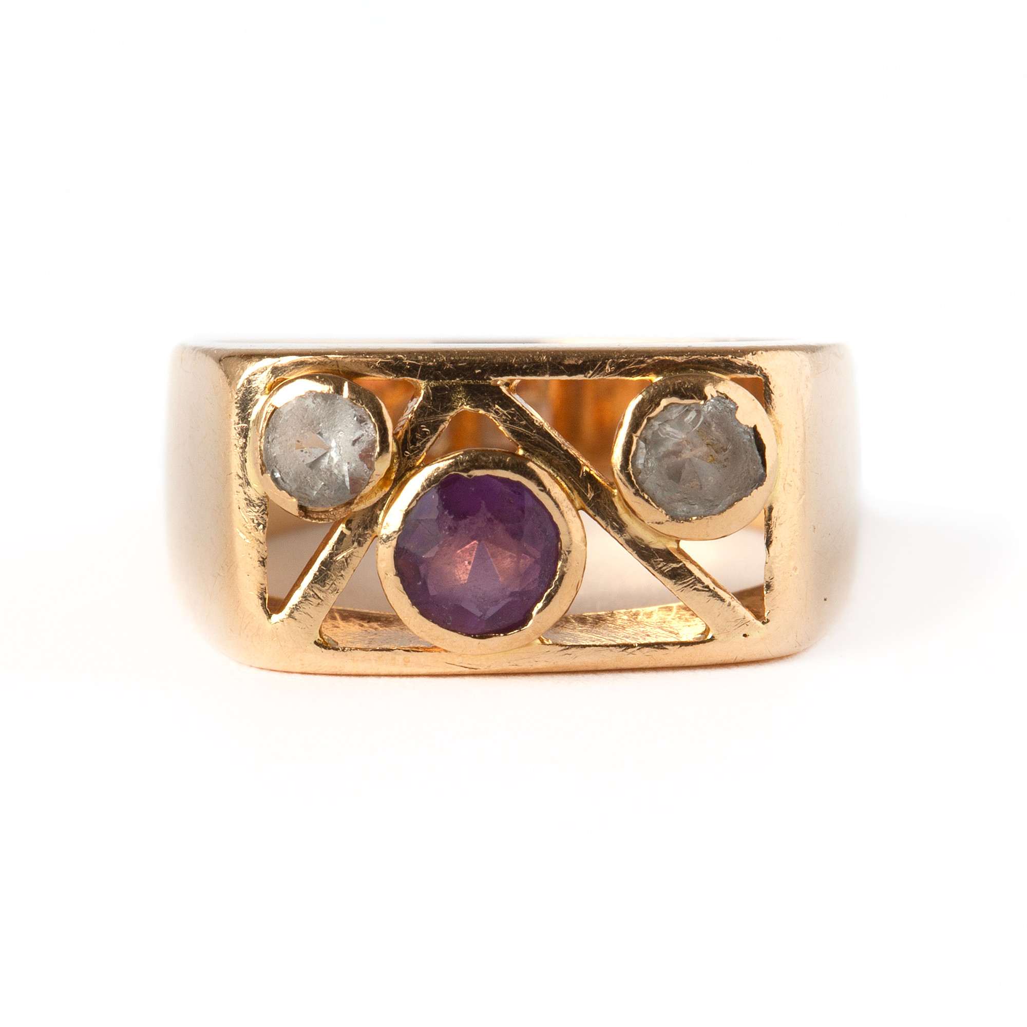 RING, 18K guld med fasettslipad ametist och troligen bergkristall.
