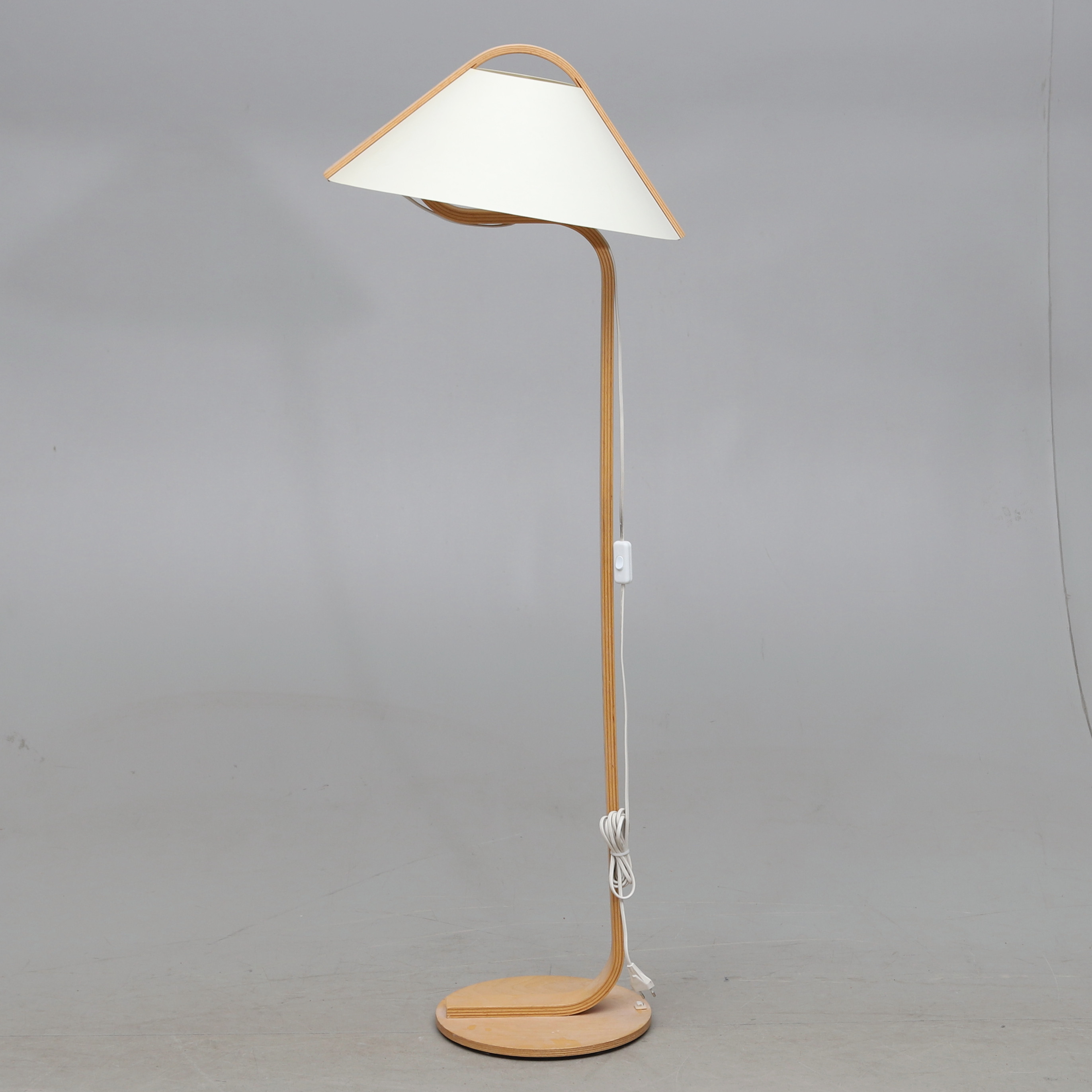 GOLVLAMPA, Habitus, 1980-tal.