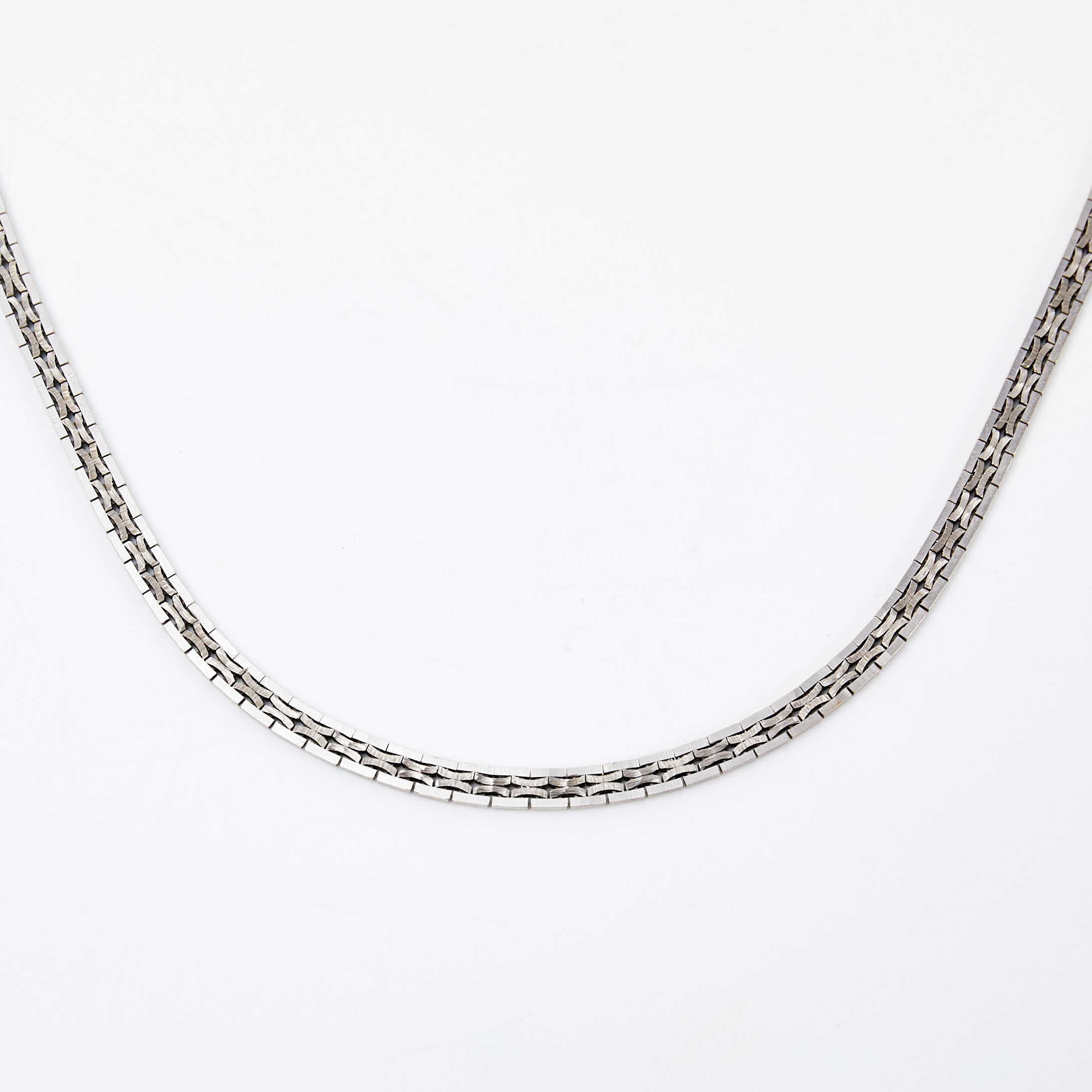 COLLIER, 18 k vitguld, fantasilänk, ledad, svensk importstämpel.