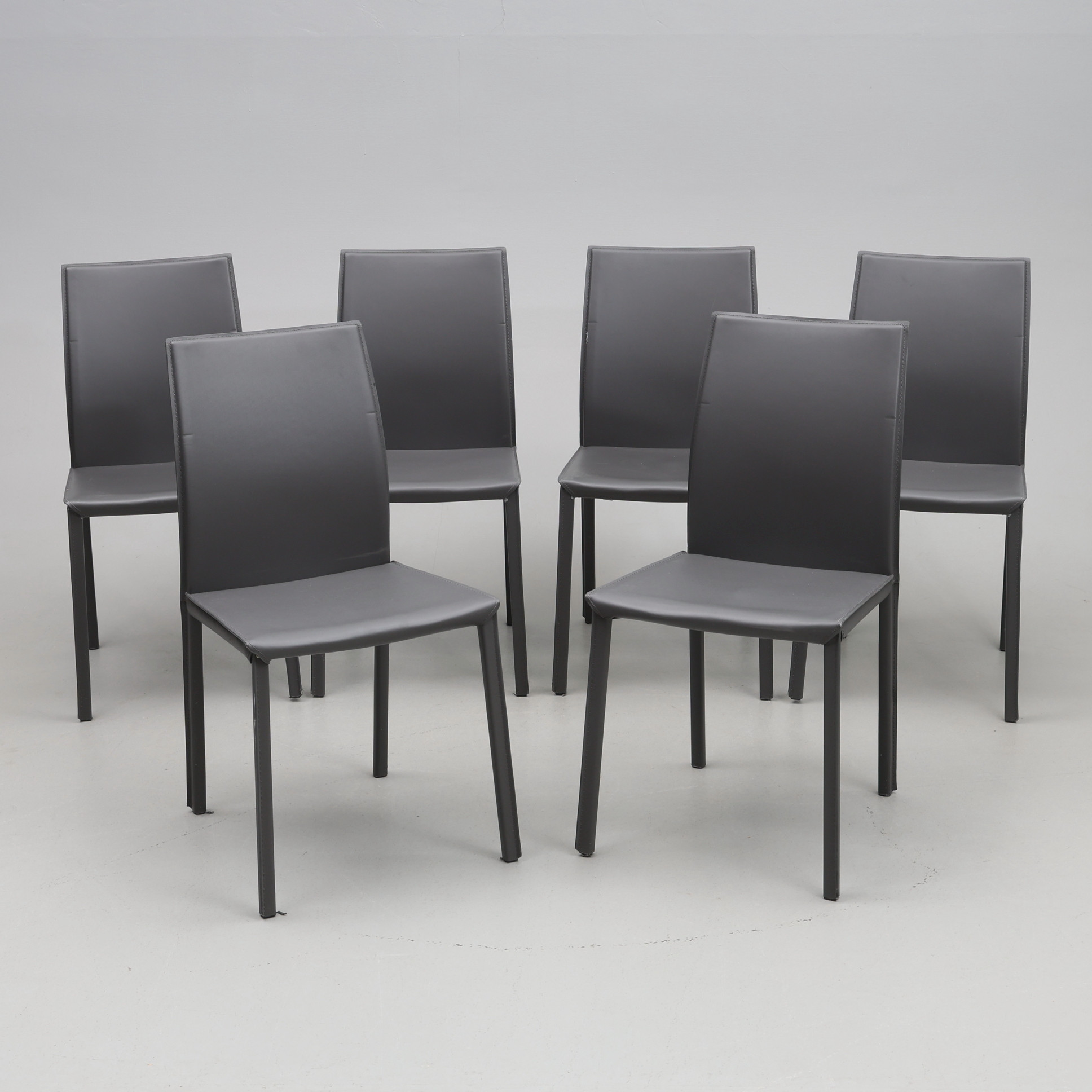STOLAR. 6 st, "Zarra", grått konstläder, BoConcept, modell 1470.