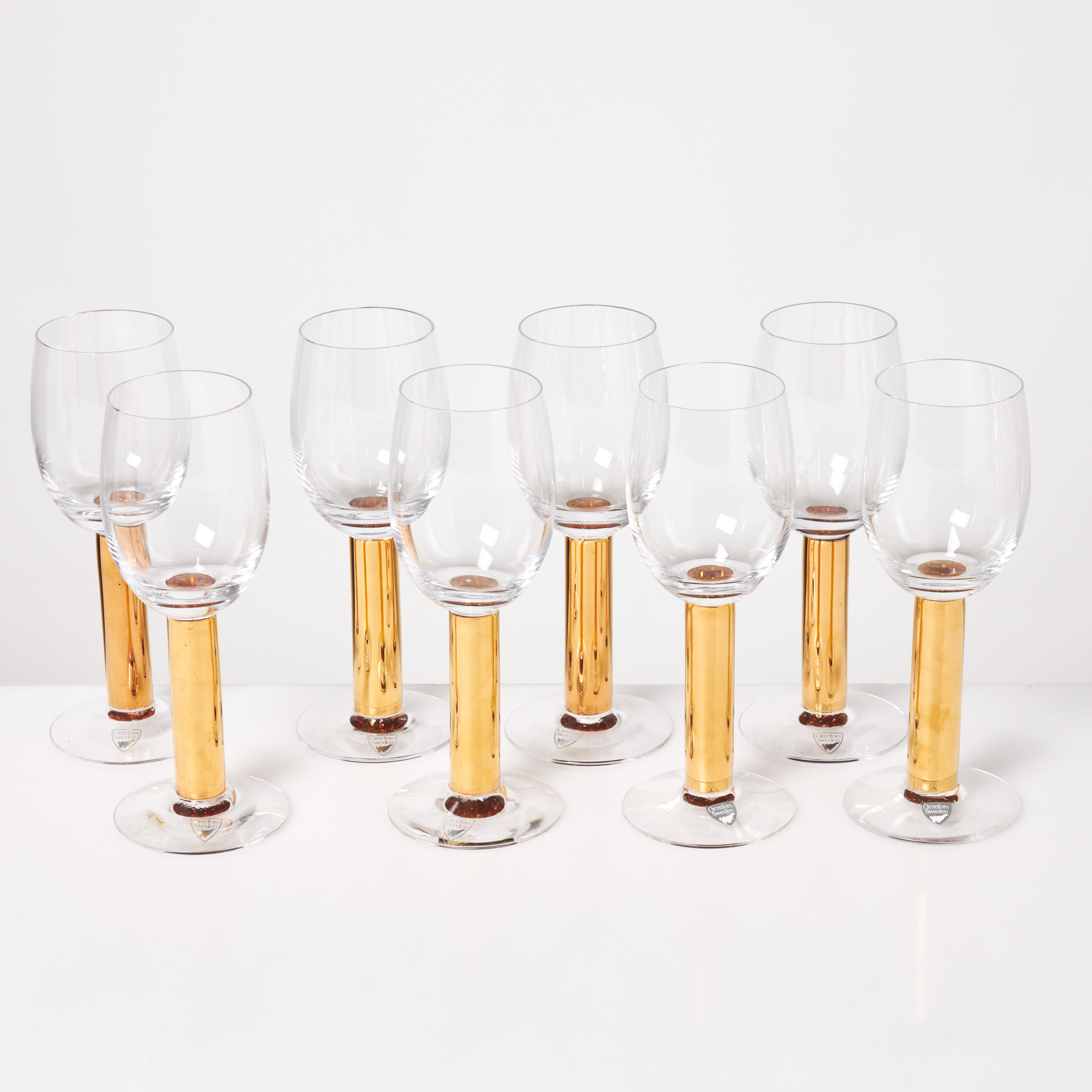 GUNNAR CYRÉN. "Nobel", vitvinsglas, 8 st, Orrefors, delvis bemålad fot.