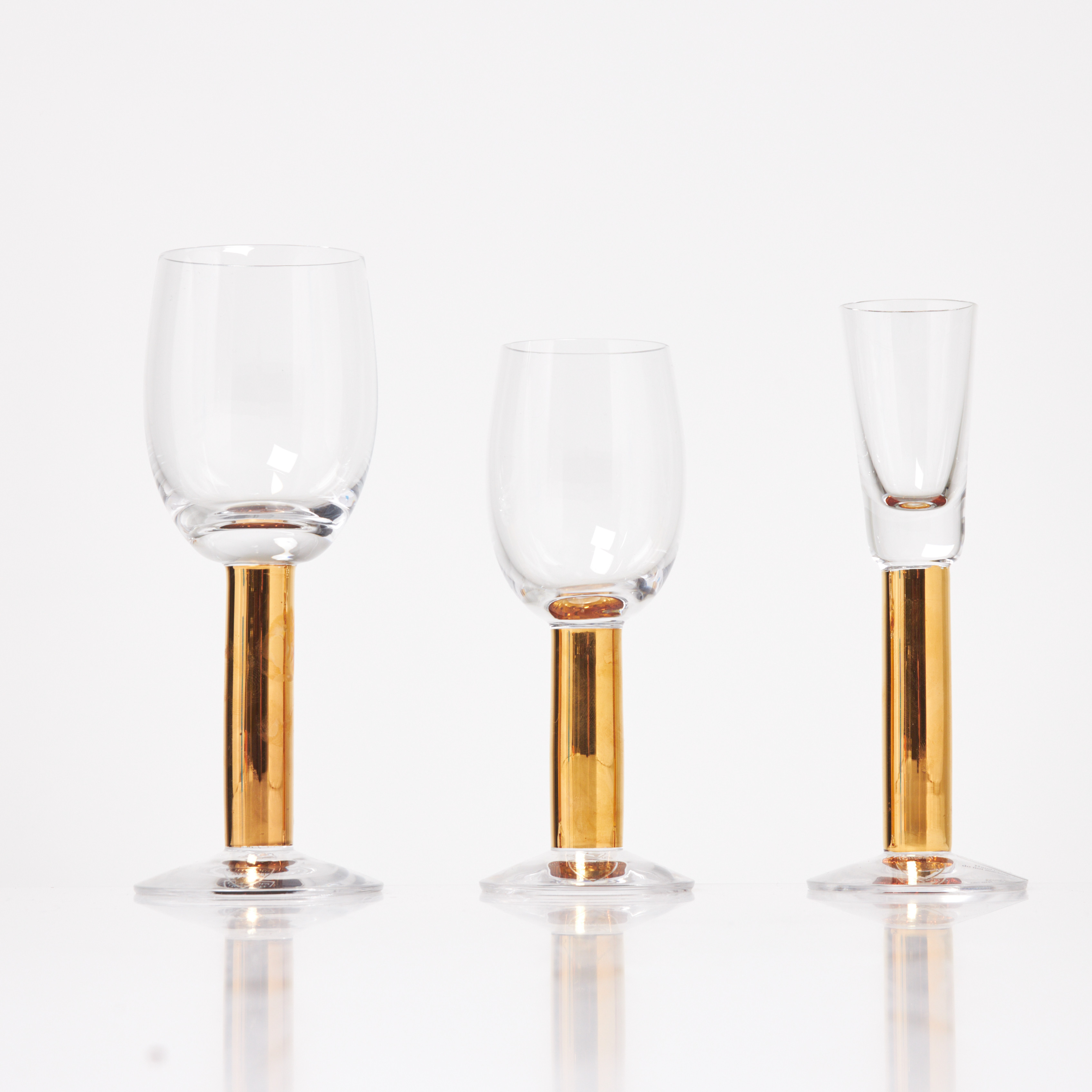 GUNNAR CYRÉN. "Nobel", 23 delar, starkvins-/apertif/snapsglas, Orrefors, delvis bemålad fot.