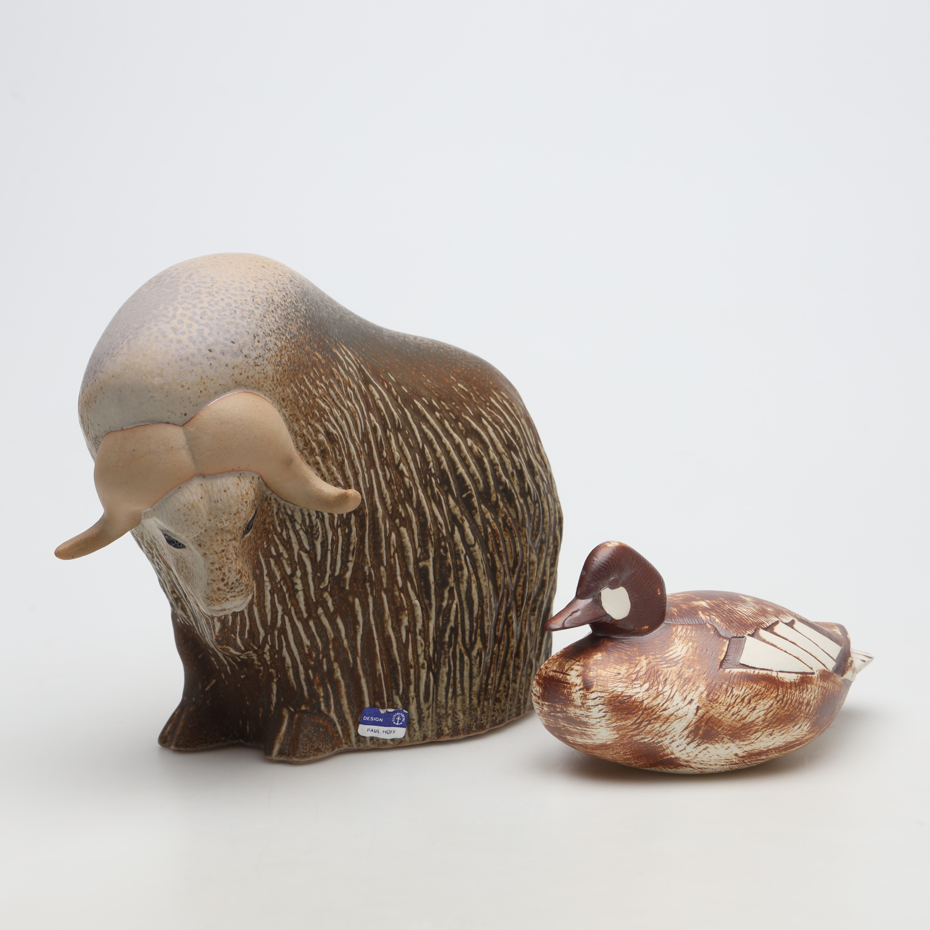 PAUL HOFF. FIGURINER, 2 stycken, knipa samt myskoxe, stengods, Gustavsberg.