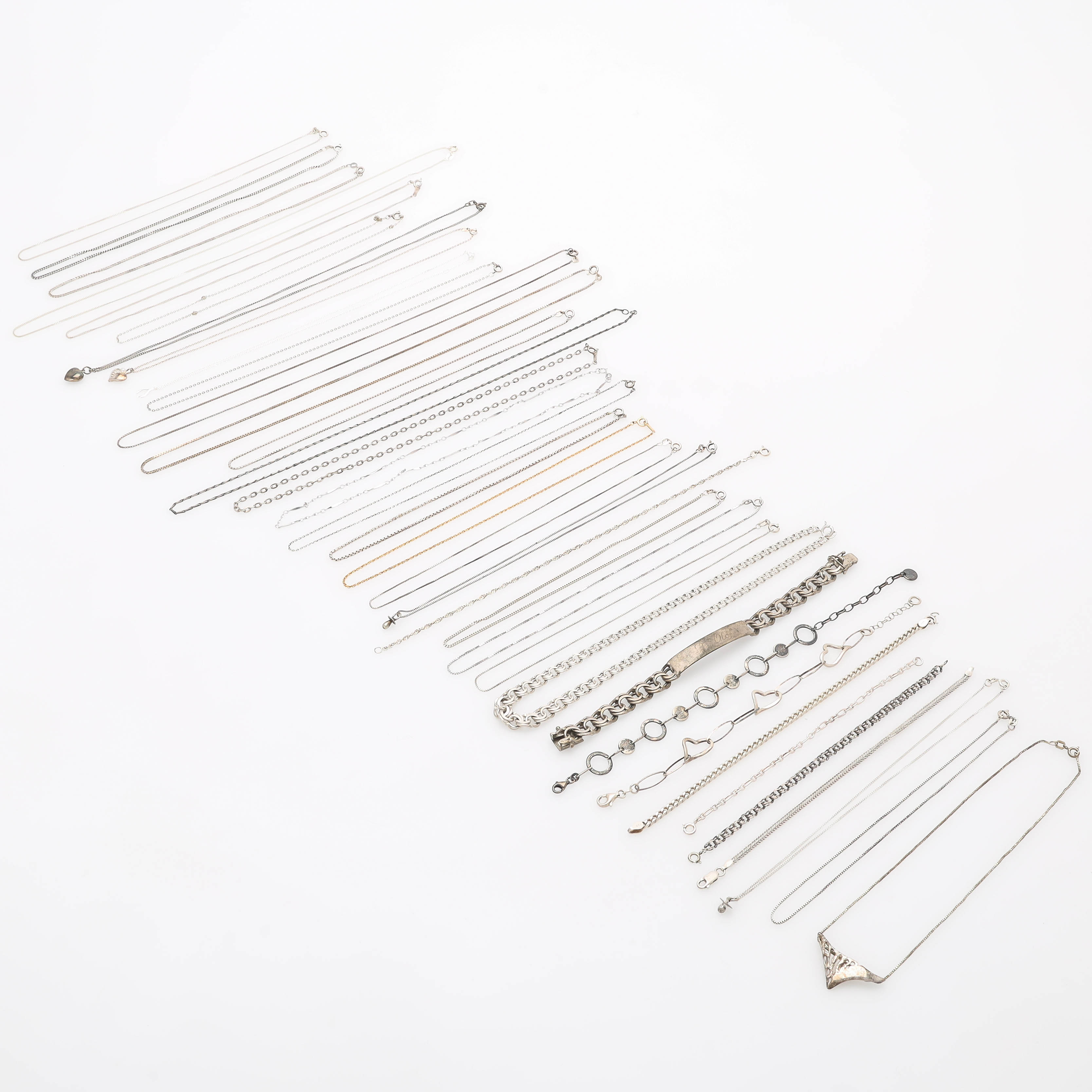 HALSKEDJOR samt ARMBAND, 35 delar, silver, total vikt 157 gram.