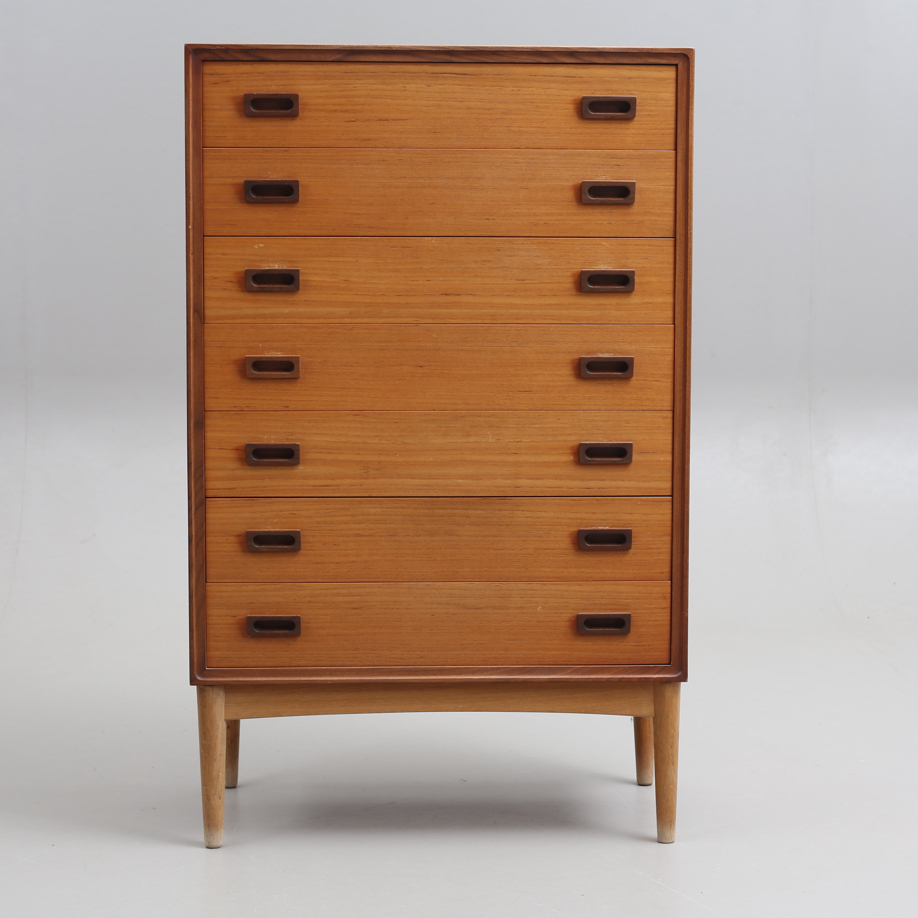 BYRÅ, 7 lådor, teak med ekunderrede, omkring 1900-talets mitt.