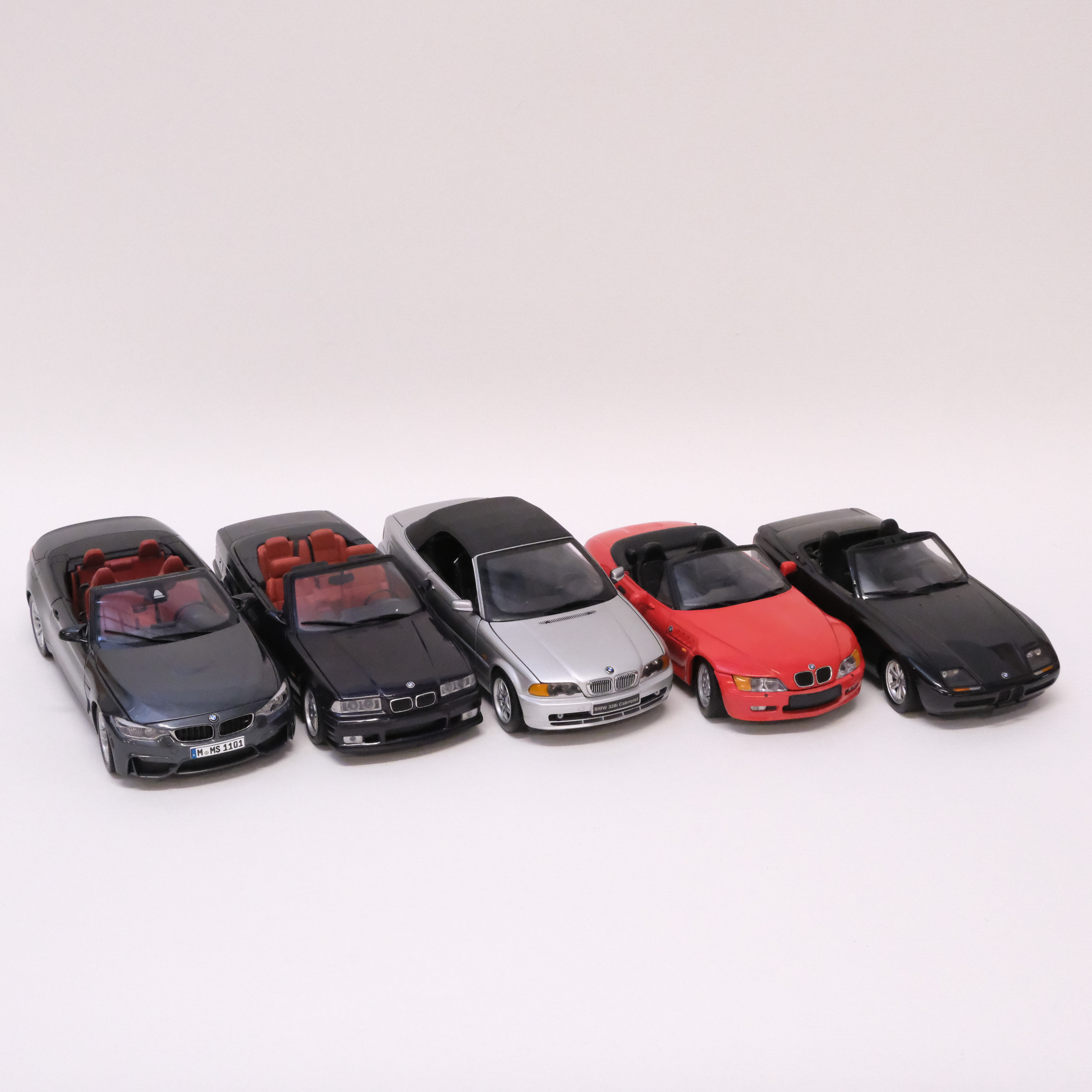 FEM MODELLBILAR, BMW-FORDON. PAULS MODEL ART, UT MODELS OCH KYOSHO. SKALA 1:18.