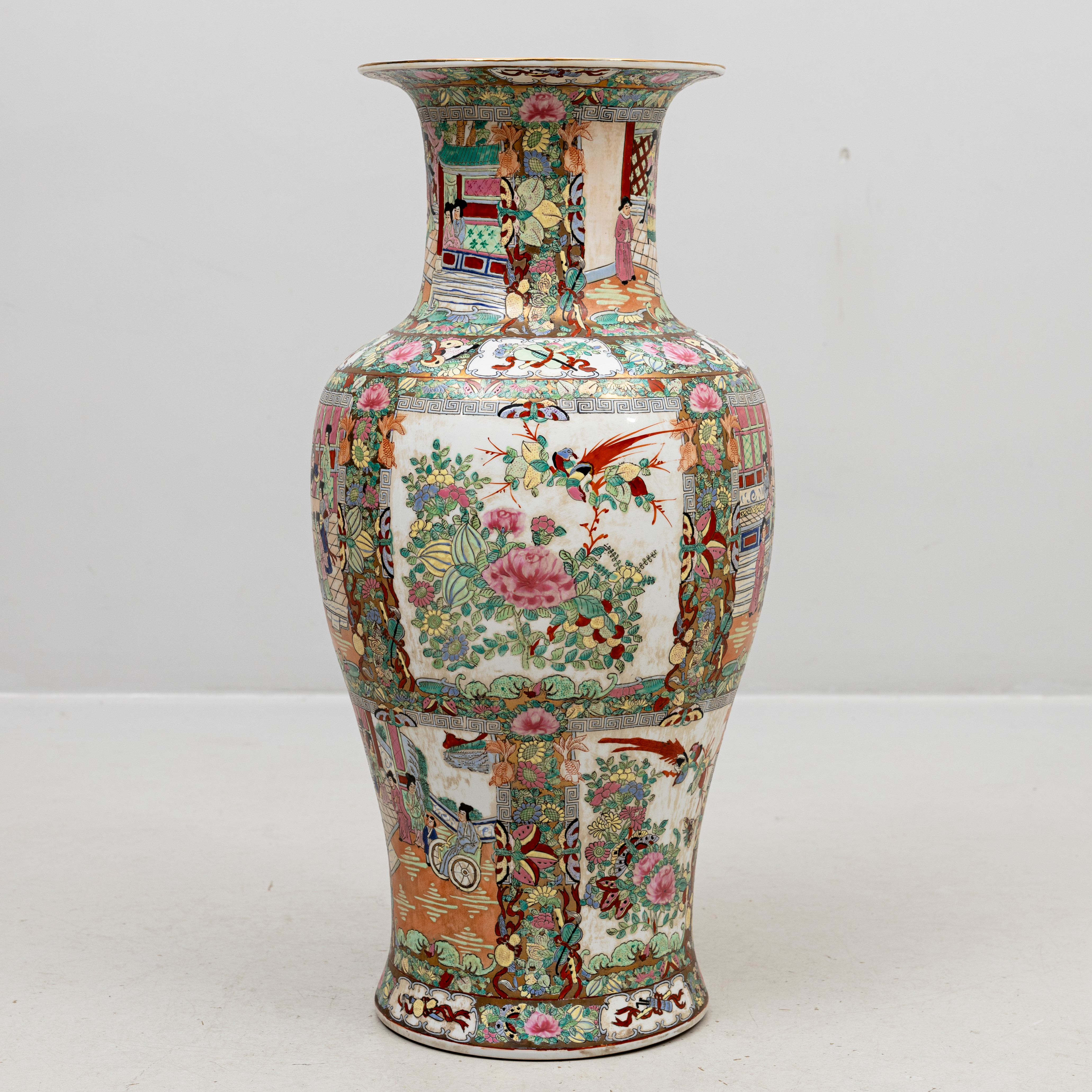 GOLVVAS, porslin, Kina, 1900-tal. Höjd ca 77 cm.