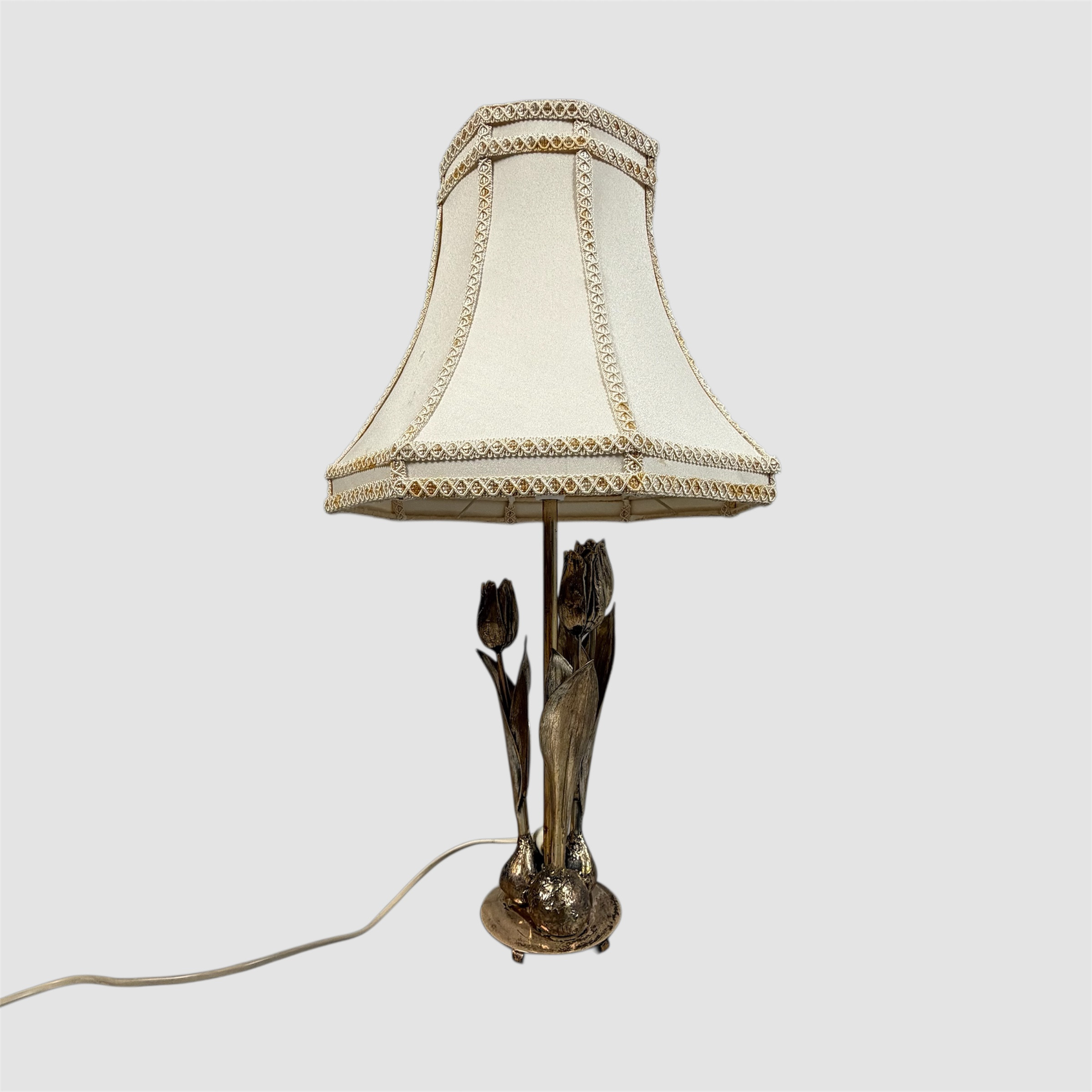 HILDING PEGEFORS (1902-1974). Bordslampa i form av stående tulpaner i nysilver, i botten signerad och daterad H. Pegefors 1966.