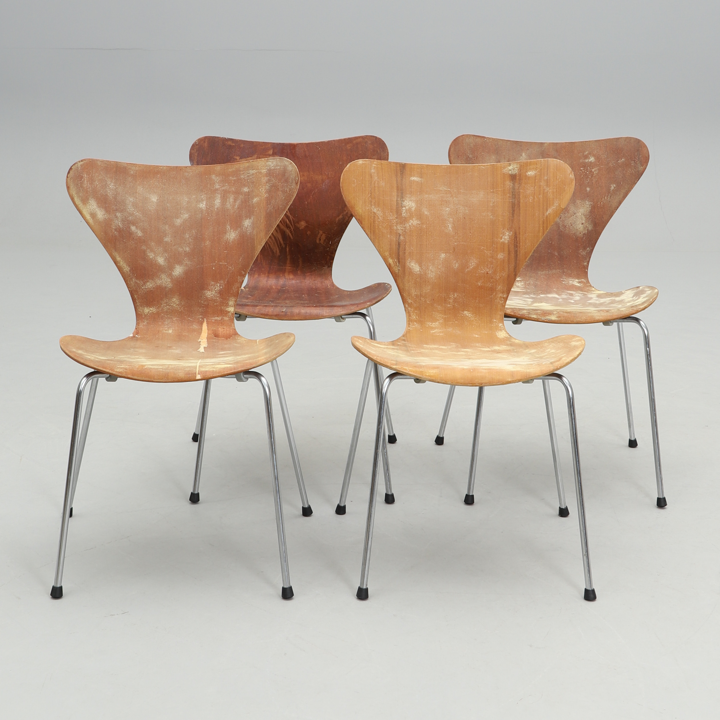 ARNE JACOBSEN. Stolar, 4 st, "Sjuan", Fritz Hansen.