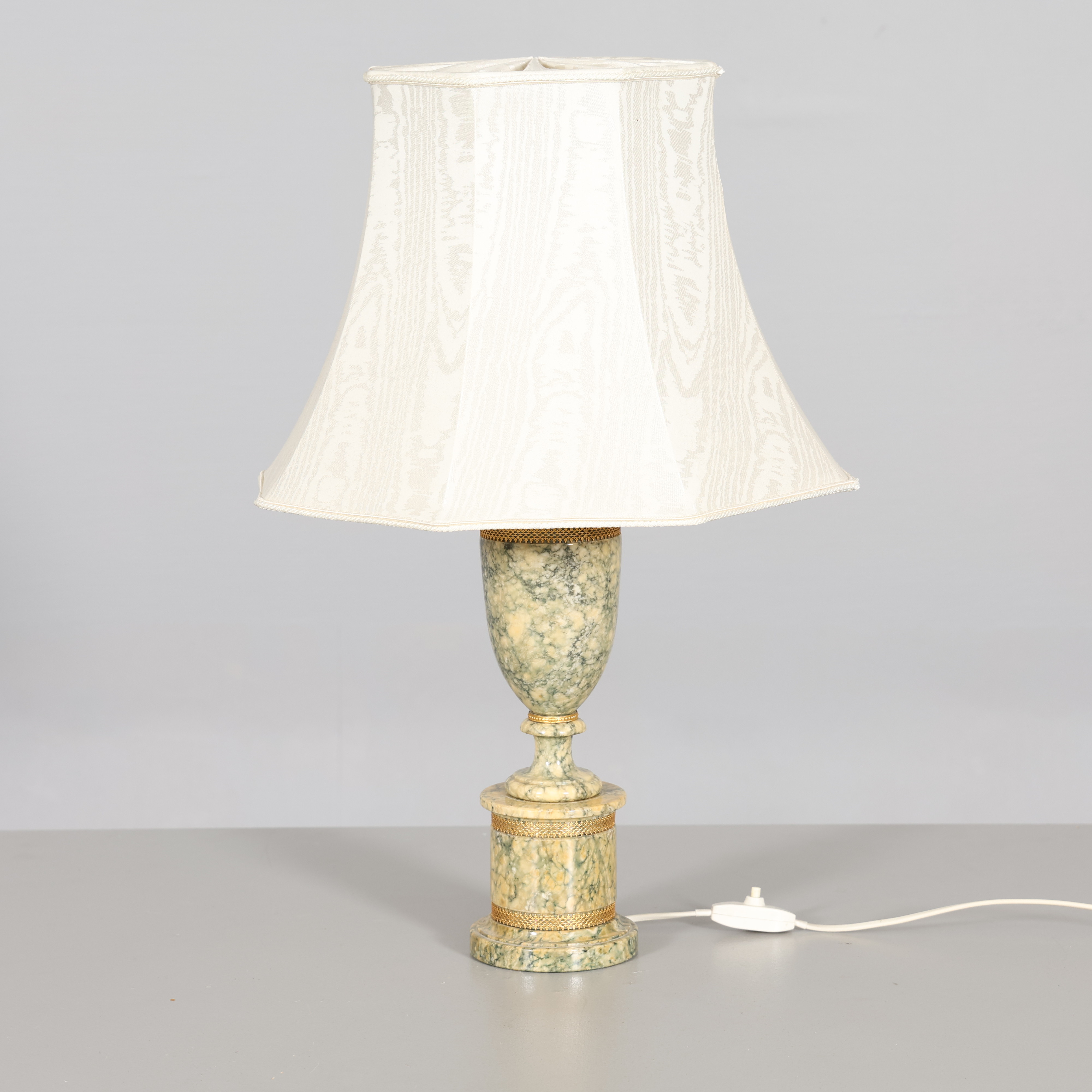 BORDSLAMPA, Alabaster.