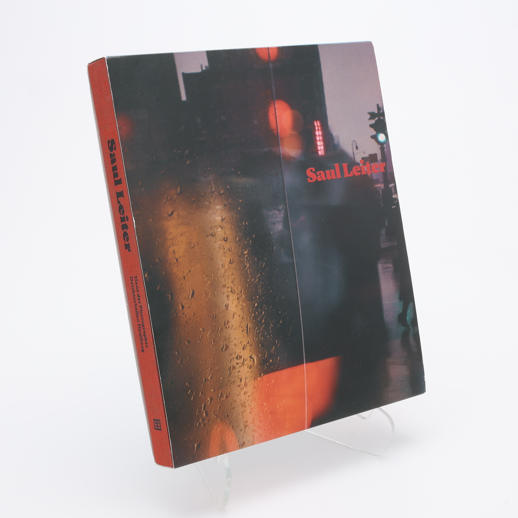 FOTO. DEN AMERIKANSKE FOTOGRAFEN SAUL LEITERS UTSTÄLLNINGSBOK "SAUL LEITER: RETROSPEKTIVE" FRÅN HAUS DER PHOTOGRAPHIE, 2012.