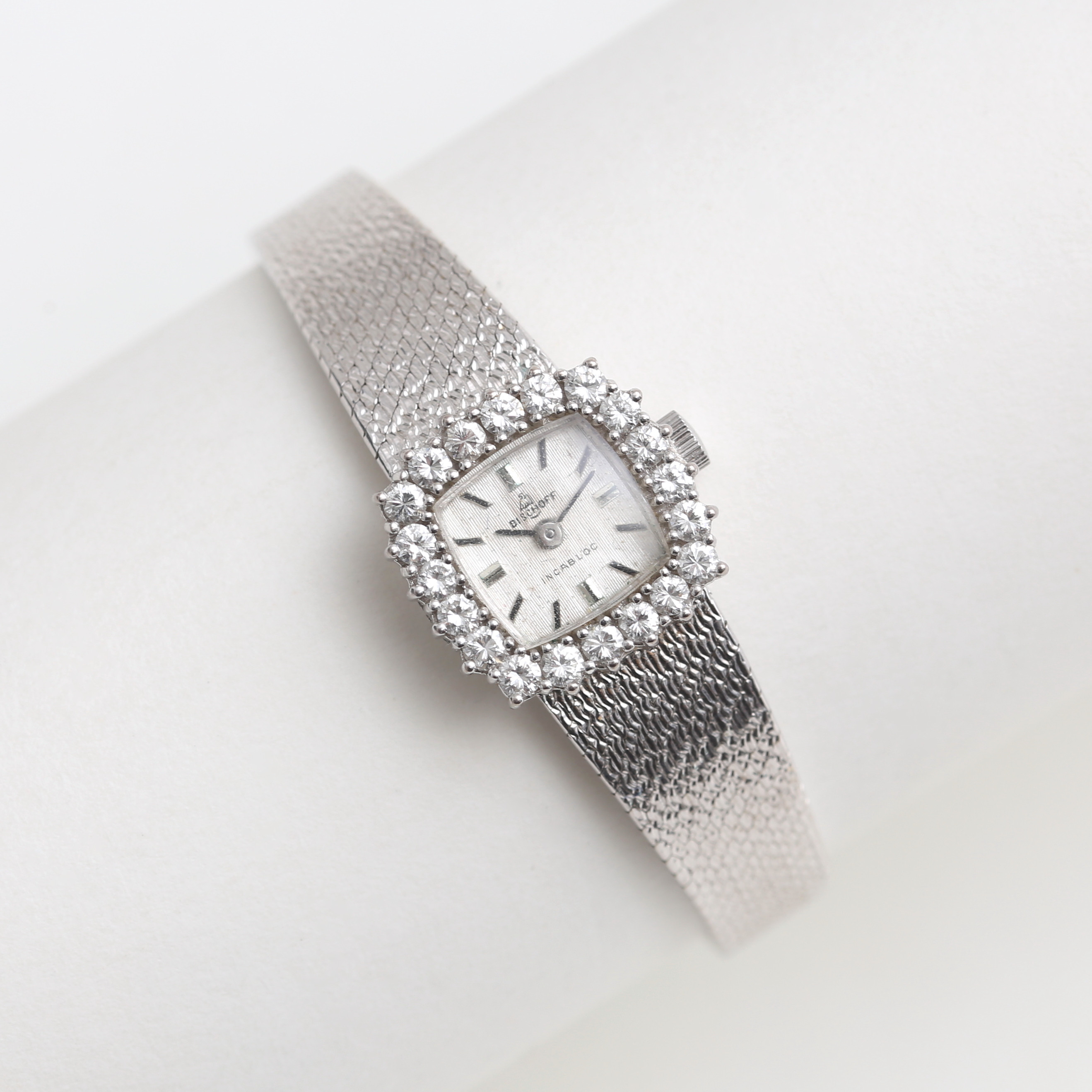 BISCHOFF Armbandsur, 18K vitguld med stenar.