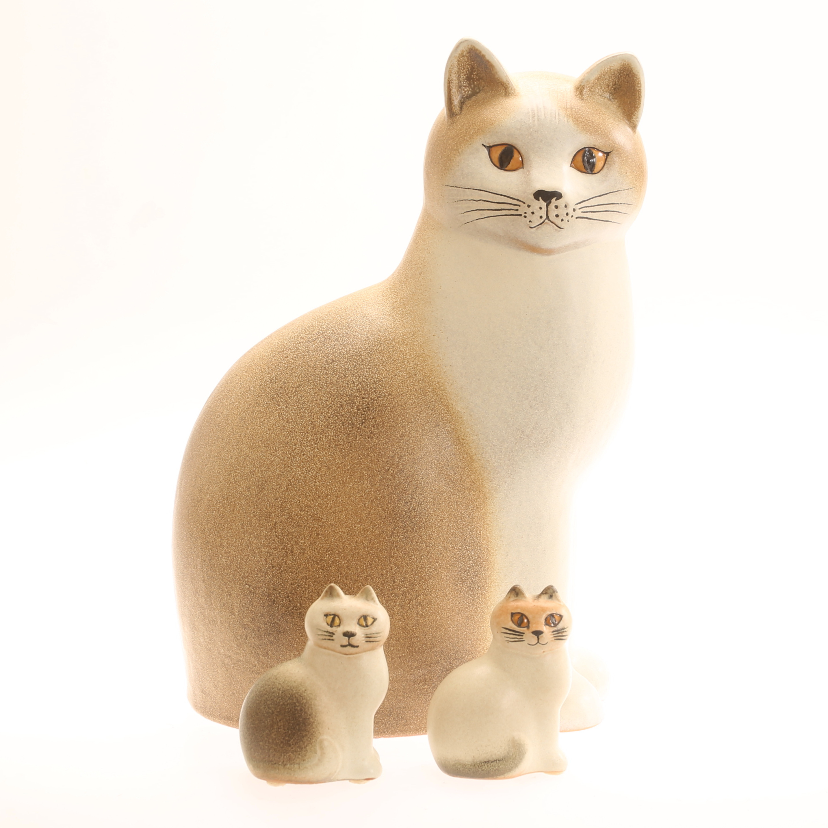 LISA LARSON. Figuriner, 3 stycken, katter, stengods, Gustavsbergs studio.