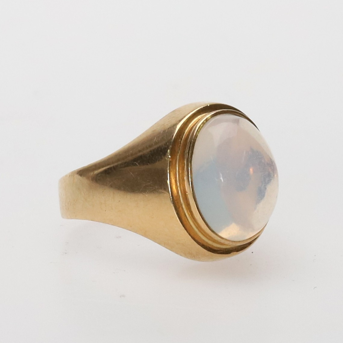 Ring med månsten 18K guld.