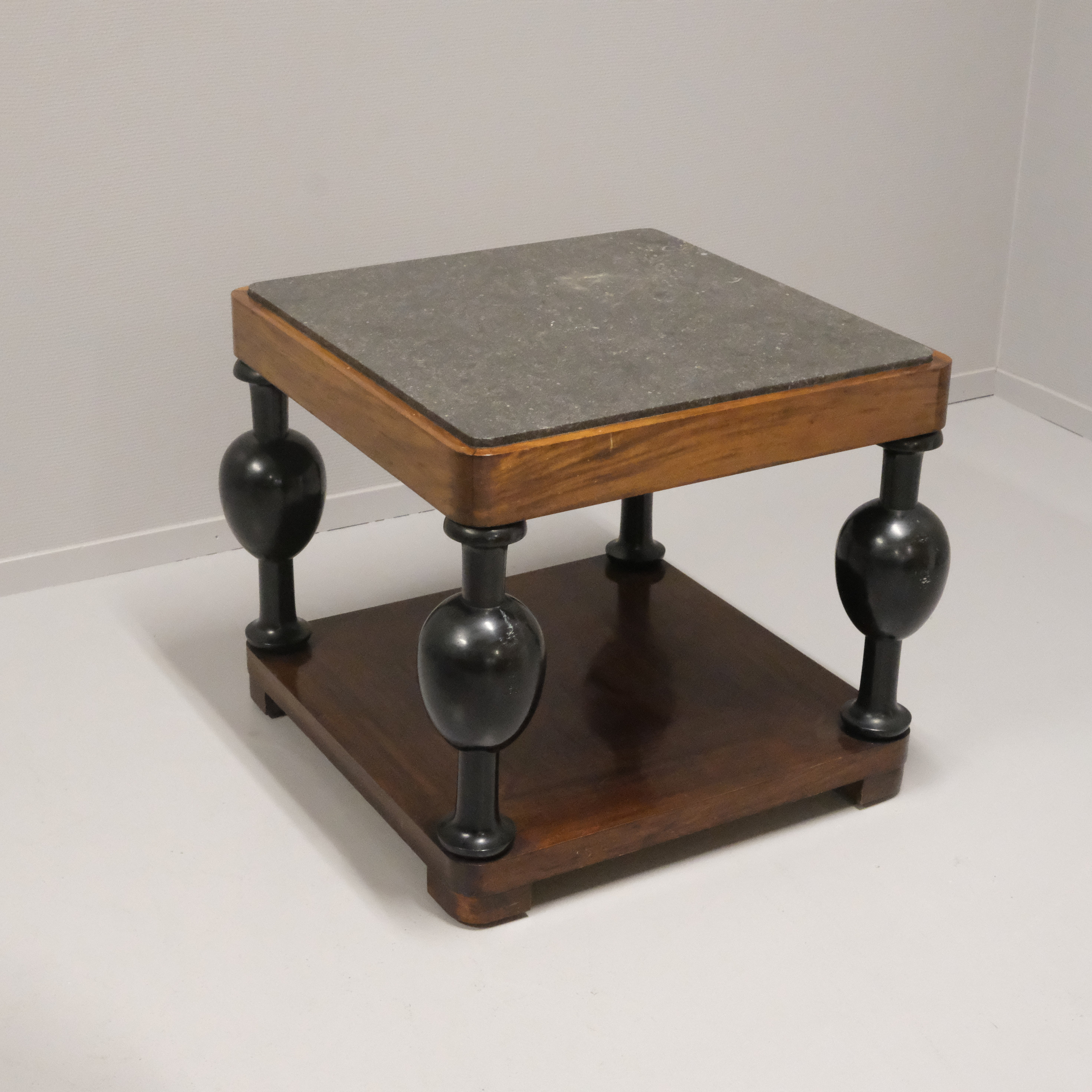 SIDOBORD MED STENSKIVA, ART DECO.