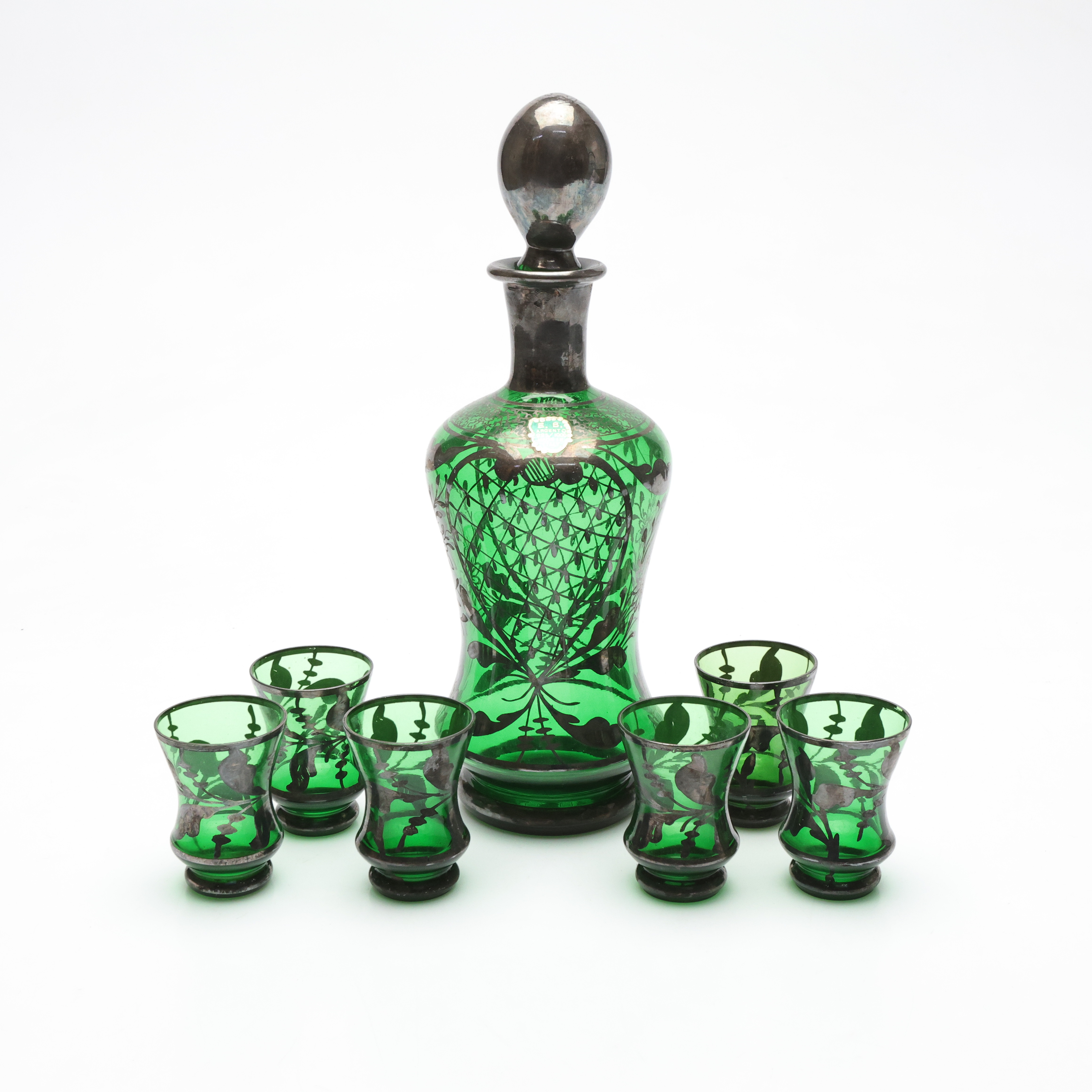 LIKÖRSET, 7 delar, grönt glas, med silverdekor. etikett märkt E.R. Italien.