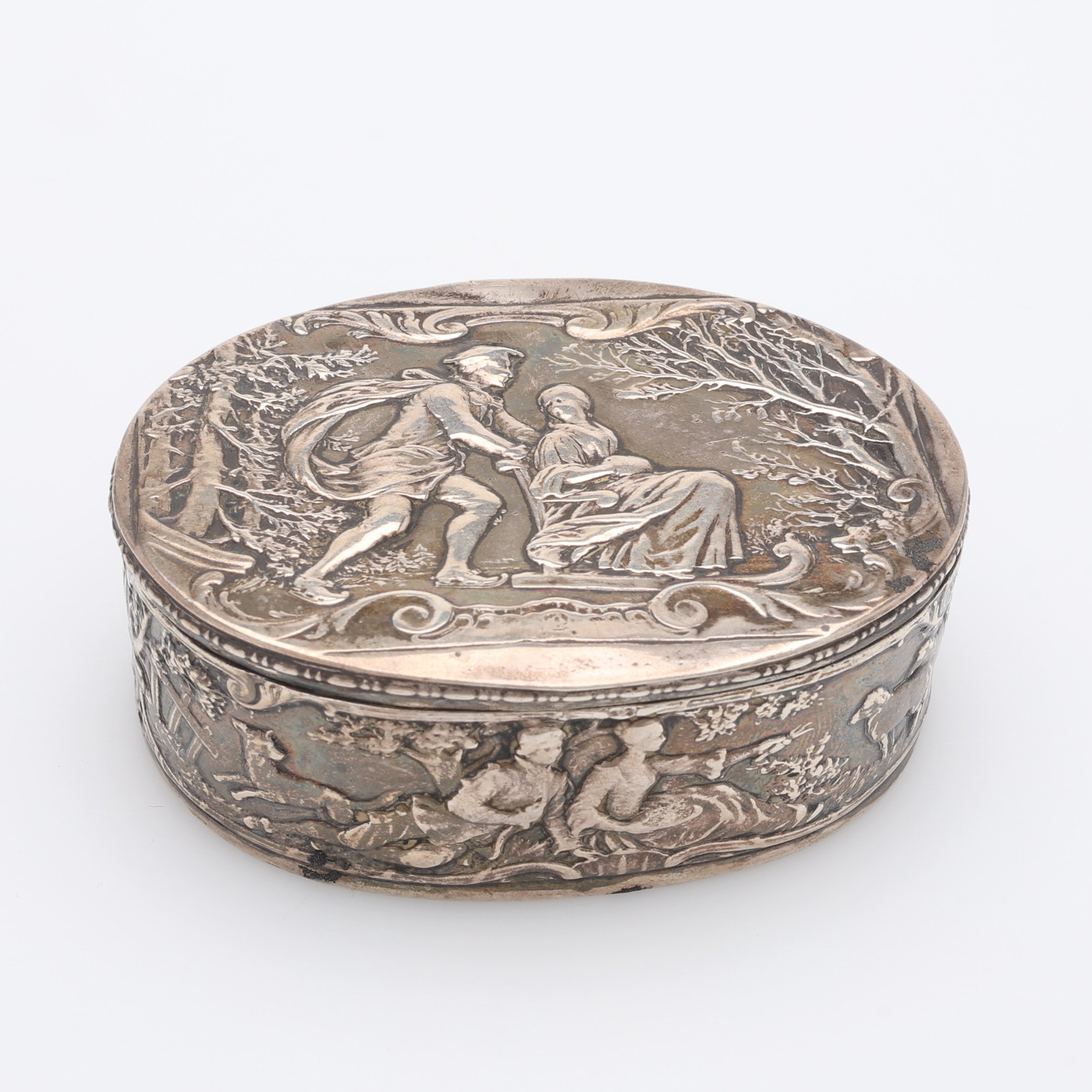 DOSA MED LOCK, SILVER, NERESHEIM & SÖHNE, HANAU, OMKRING ÅR 1900.