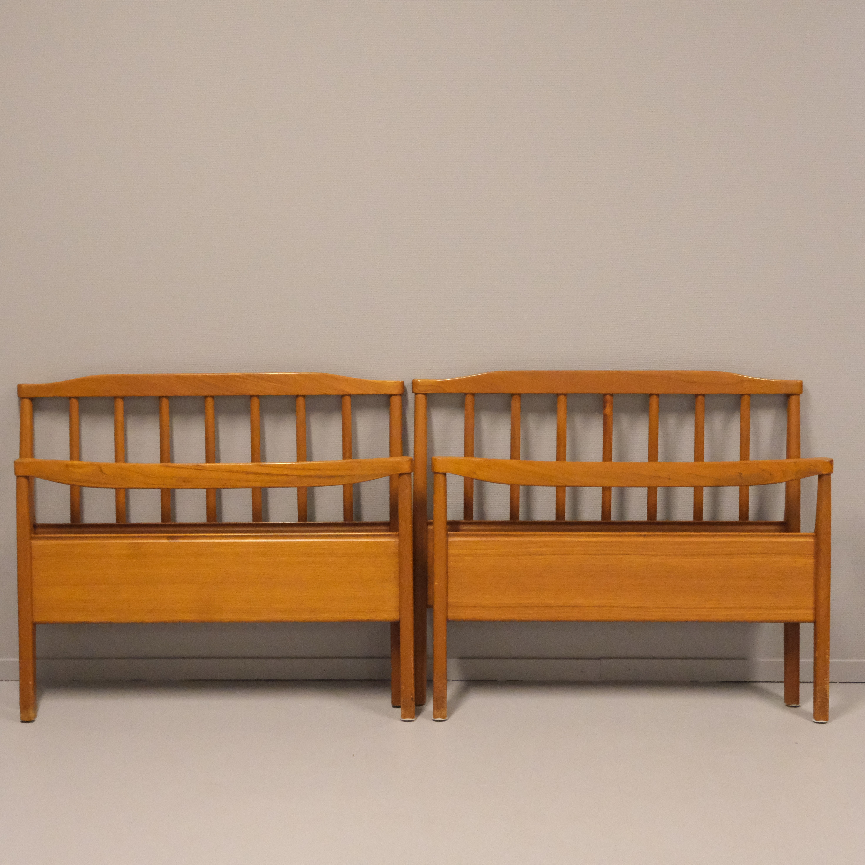 CARL MALMSTEN. SÄNGGAVLAR, TEAK, TVÅ PAR, "AVENY", LJUNGS INDUSTRIER.