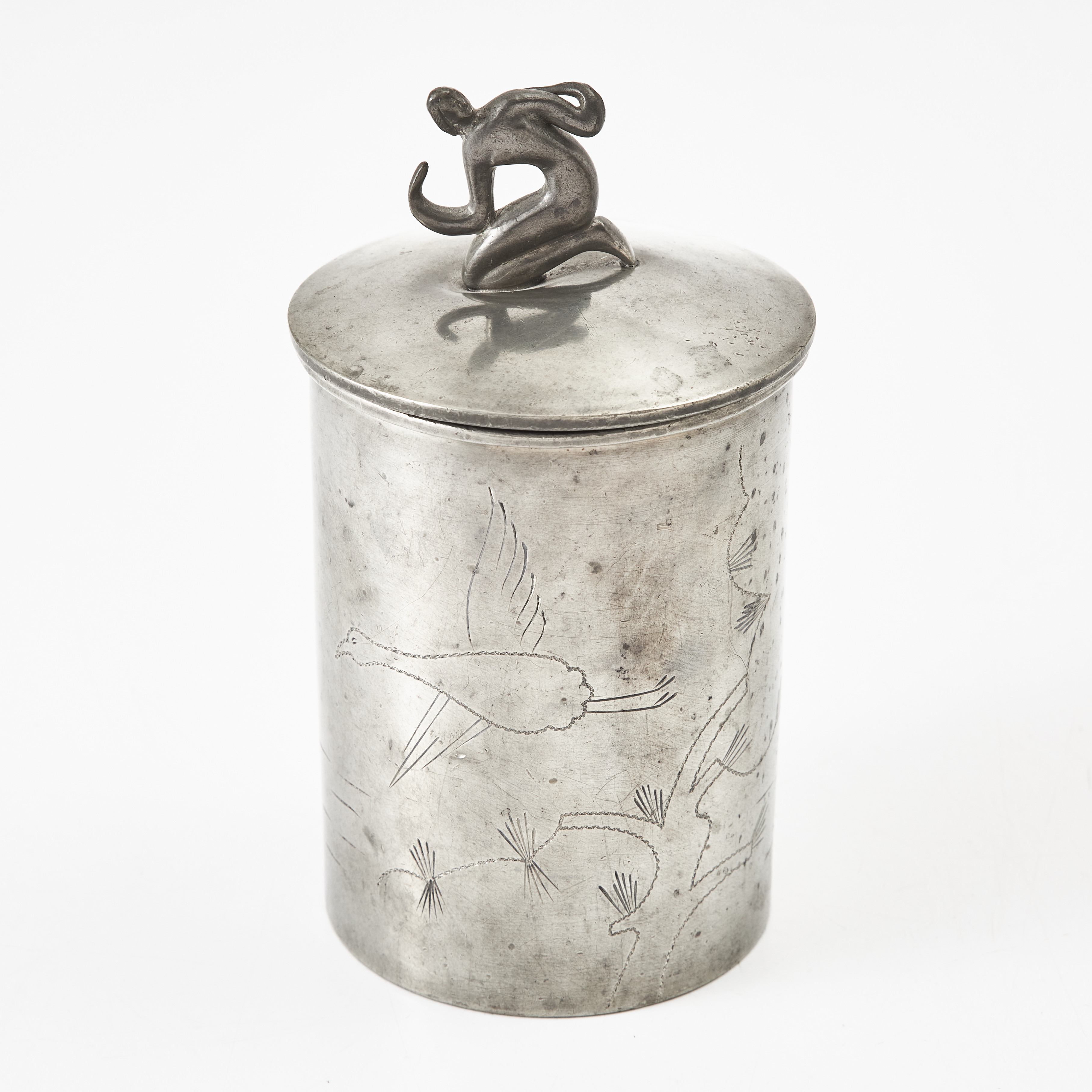 BURK MED LOCK, tenn, swedish grace, Carl August Martinsson, 1933, graverad dekor, på locket kvinnofigur.