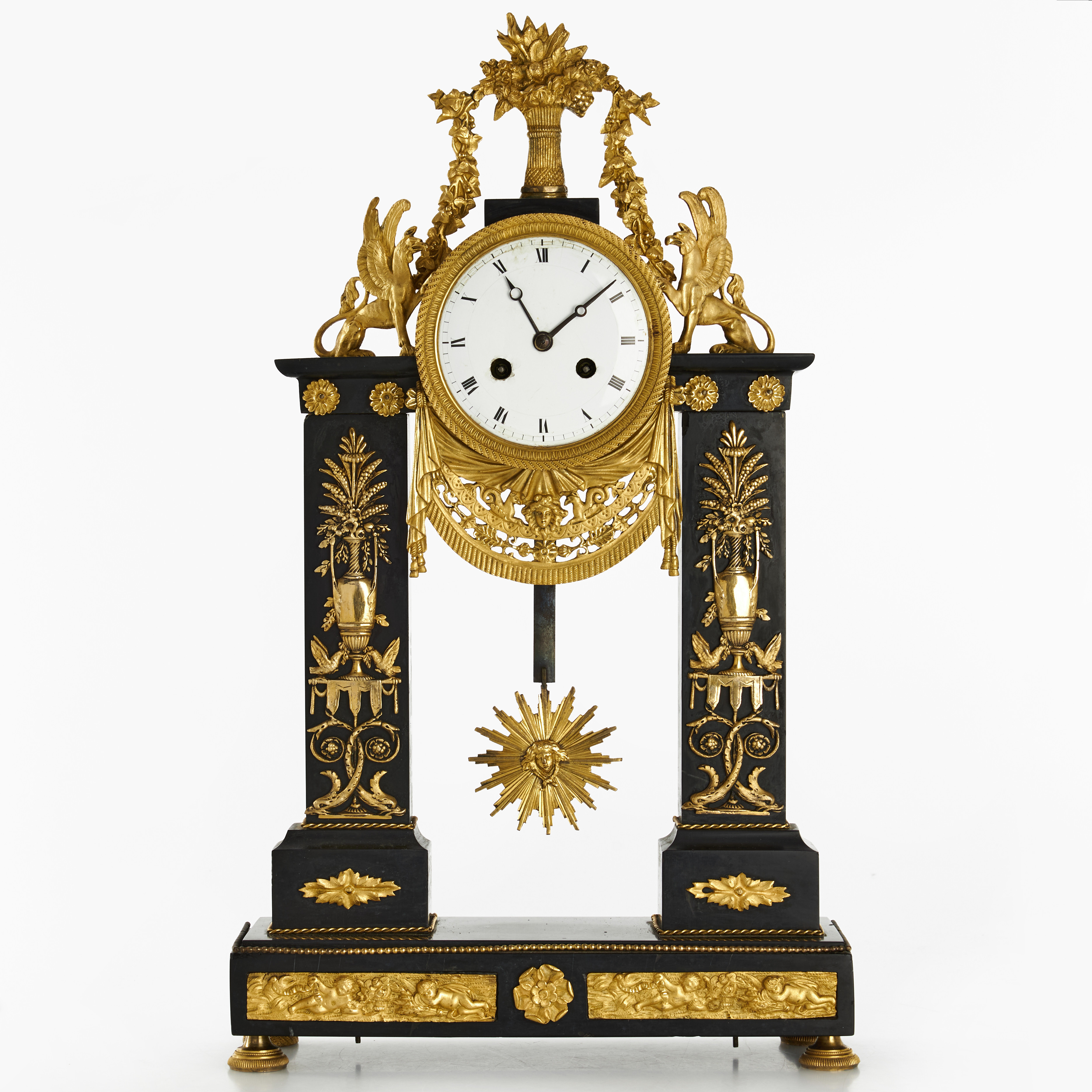 BORDSPENDYL, Empire, Frankrike, parisarbete, 1800-talets första del, förgylld brons och svart sten.