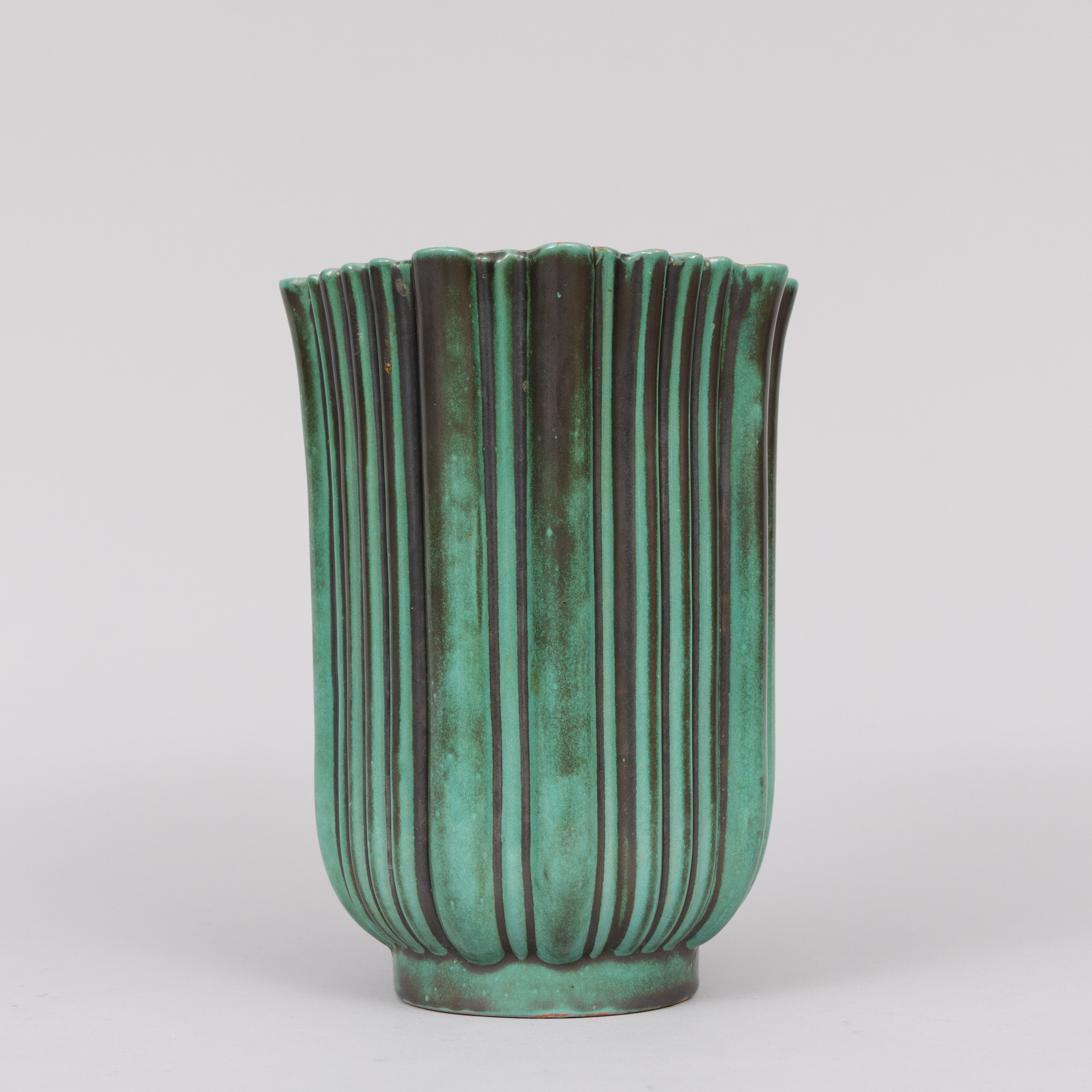 ANNA-LISA THOMSON. Vas, glaserat lergods, Upsala Ekeby 1930-tal.