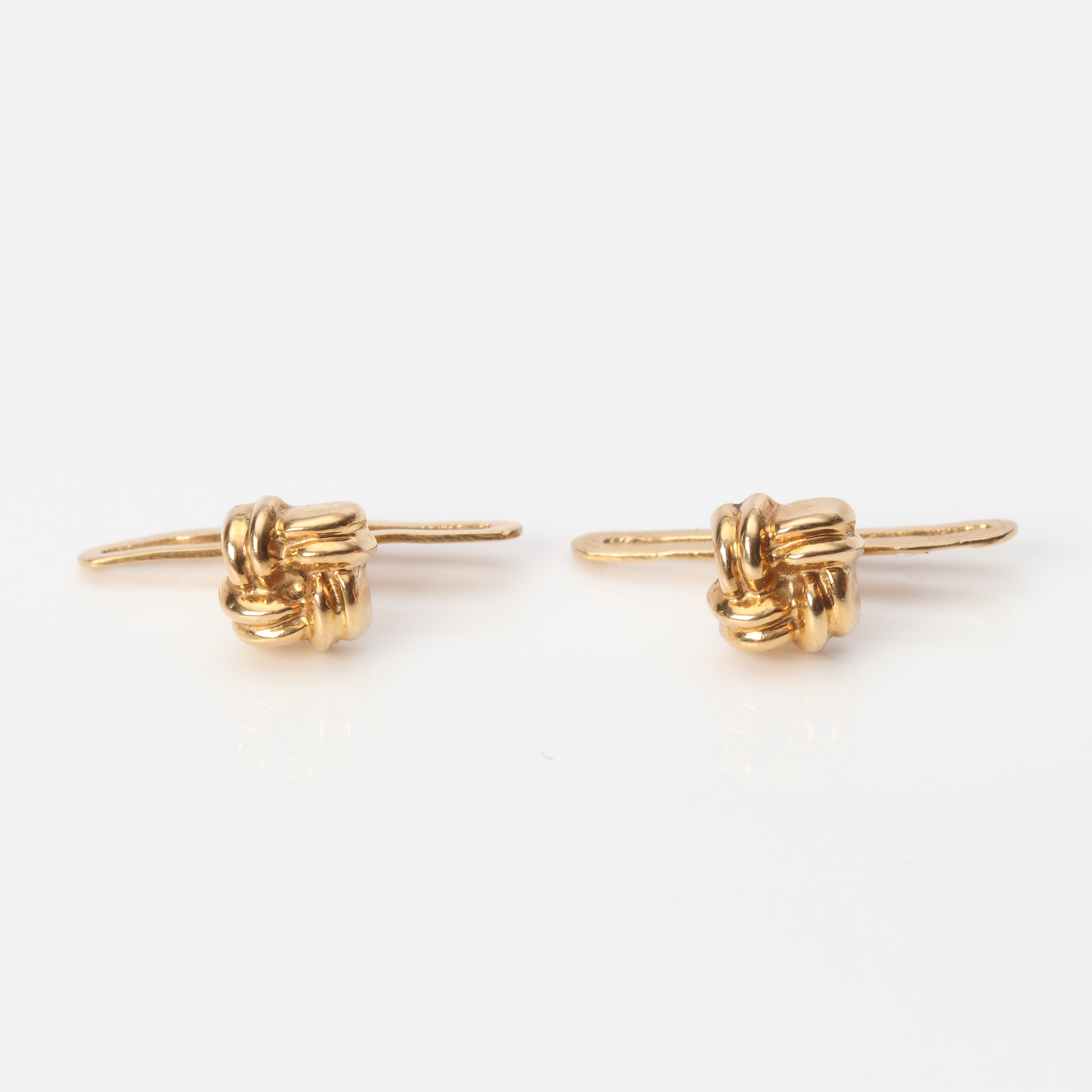 SKJORTKNAPPAR, ETT PAR. 18k guld, i form av knutar, vikt ca 2,0 gram.