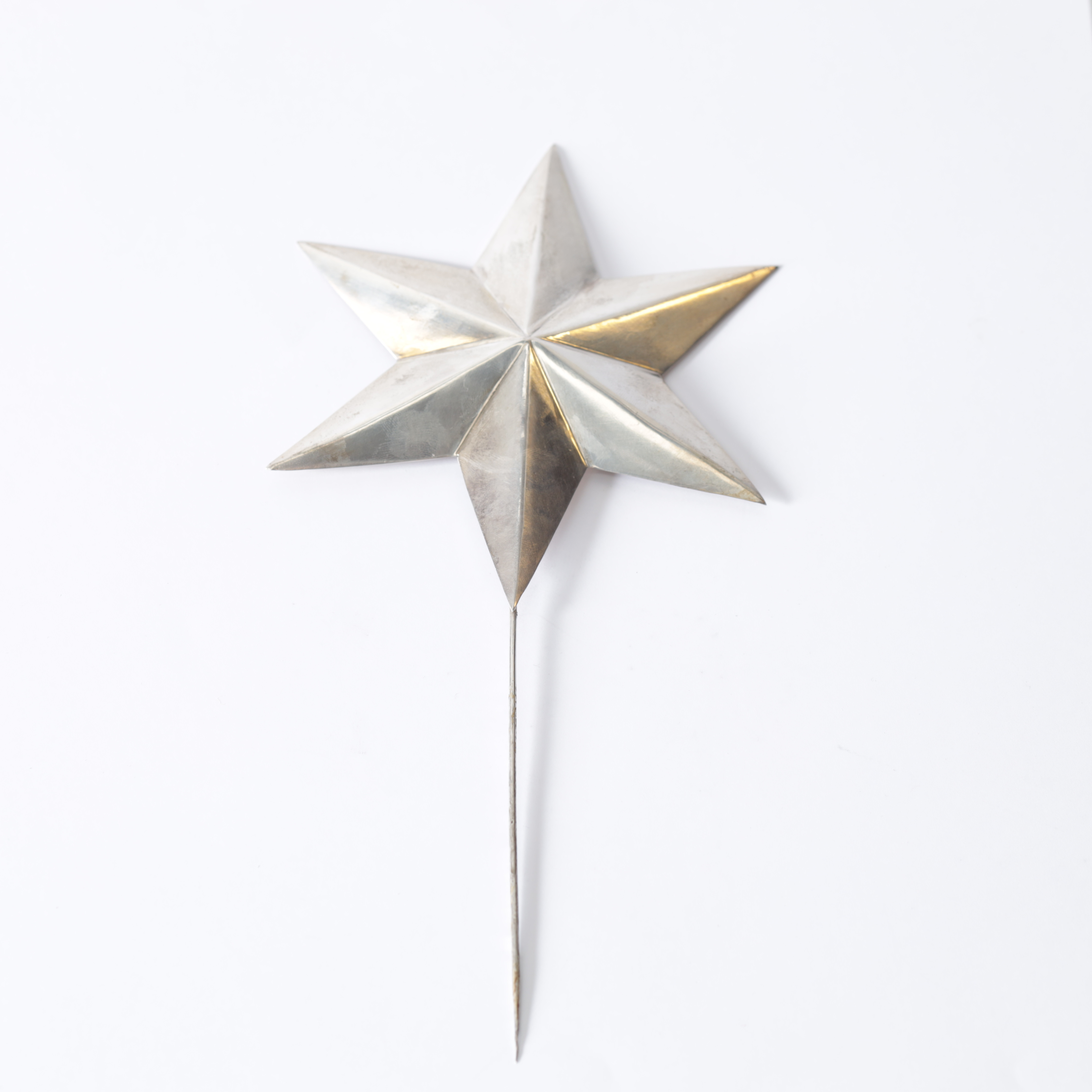 JULSTJÄRNA, silver, Allan J.W. Andersson, Södertälje, 1952. Totalvikt ca 52,5 gram.
