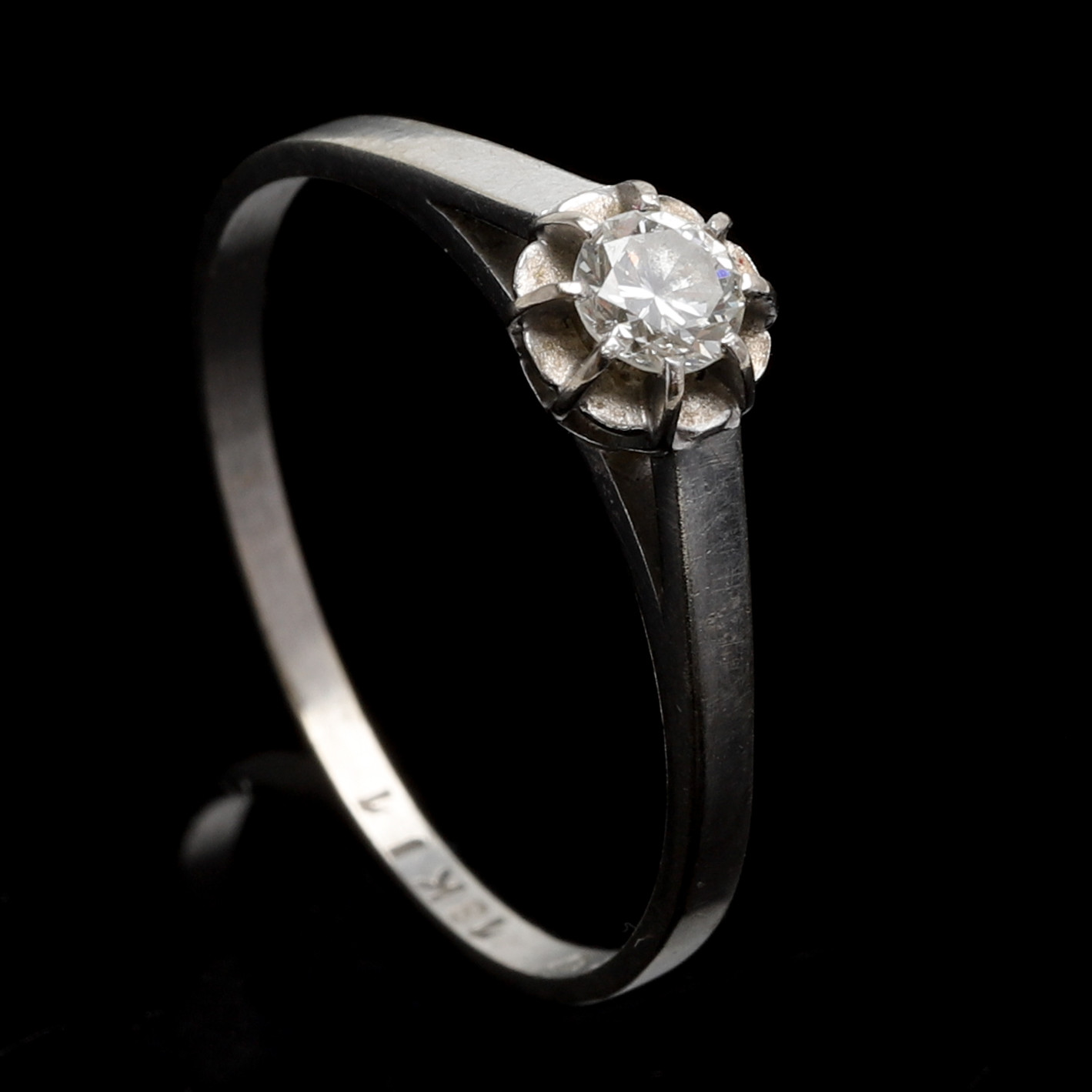 RING, 18 k vitguld. Briljant, enligt gravyr 0,16 ct. Guldfynd. Vikt ca 1,5 gram.