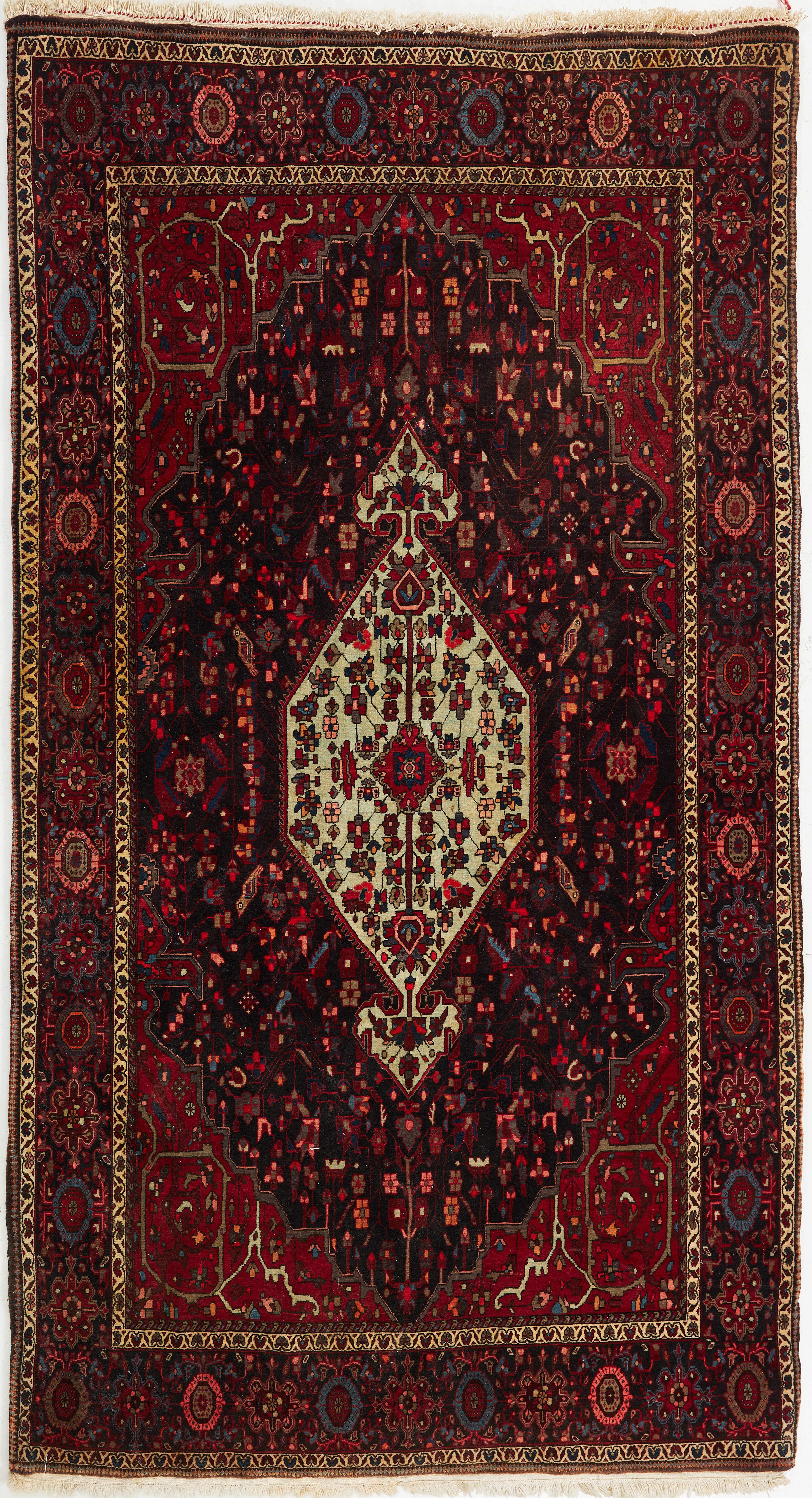 ORIENTMATTA. Persien, ull på bomullsvarp, ca 215x140 cm.