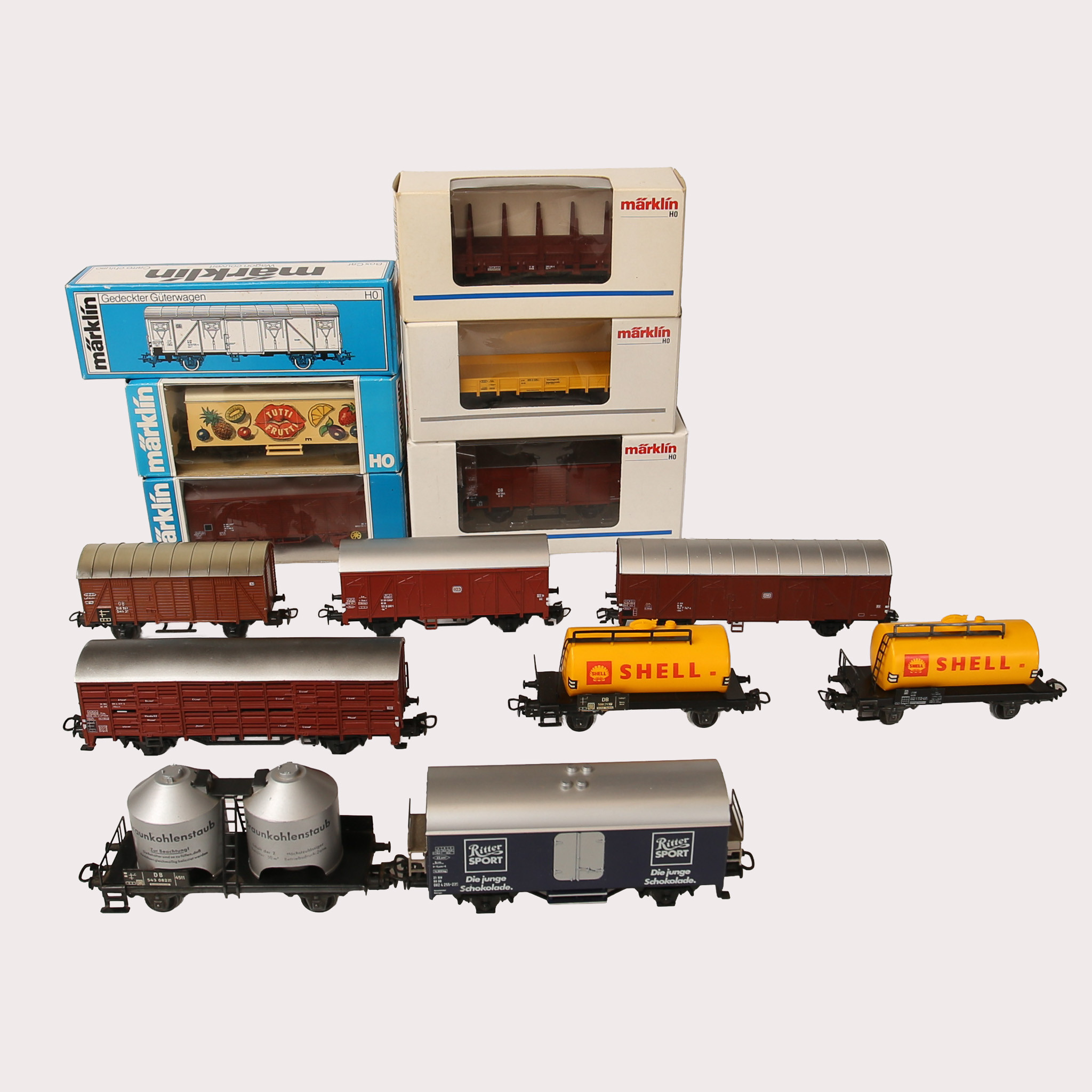 MÄRKLIN, 14 st., vagnar, vissa H0. 1900-talets tredje fjärdedel, och framåt. 6 st., har originalförpackningar.