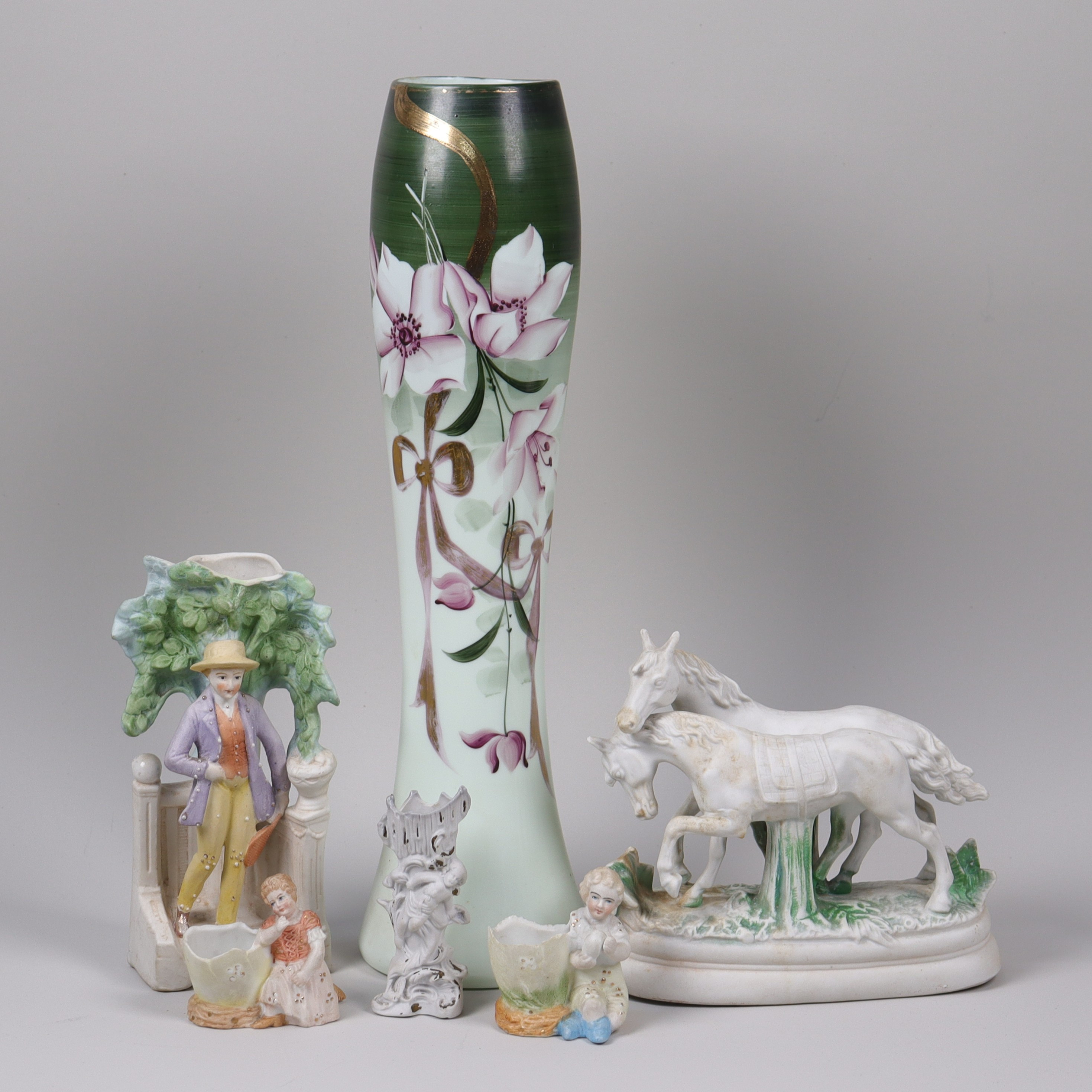 VASER, biskviporslin och glas, 1800/1900-tal.