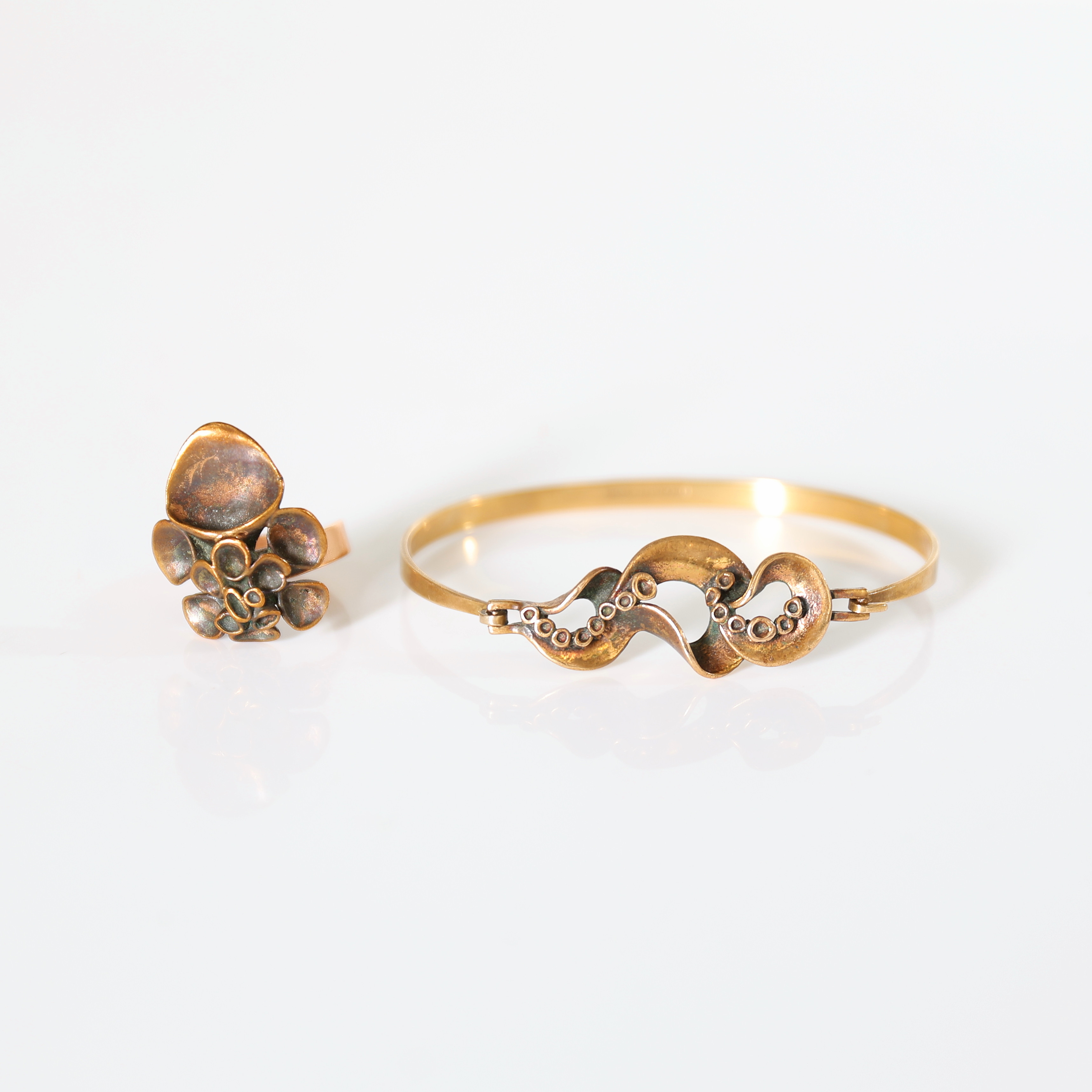 RING & ARMBAND, brons, Finland.