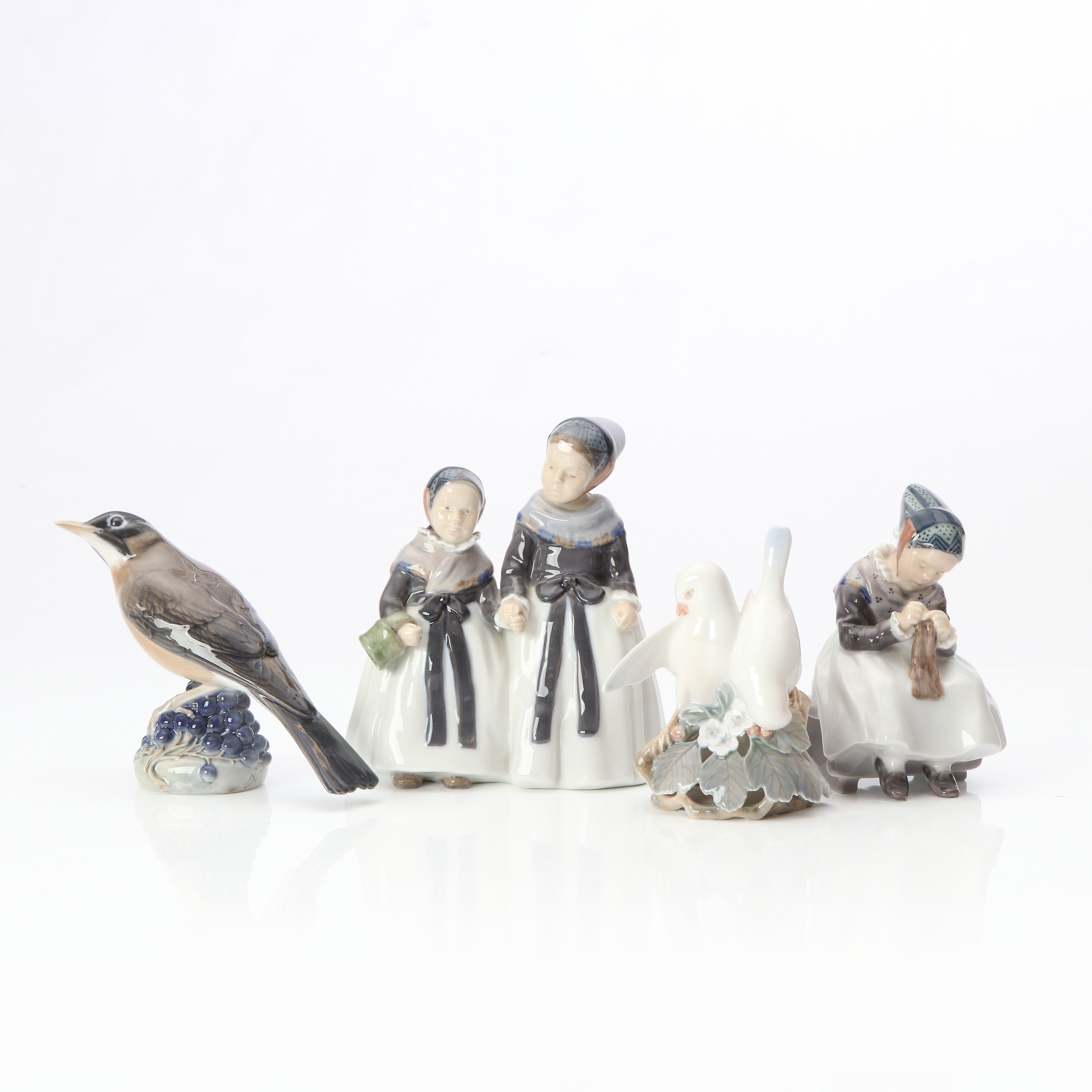 ROYAL COPENHAGEN, FIGURINER, FYRA ST. Porslin. Danmark.