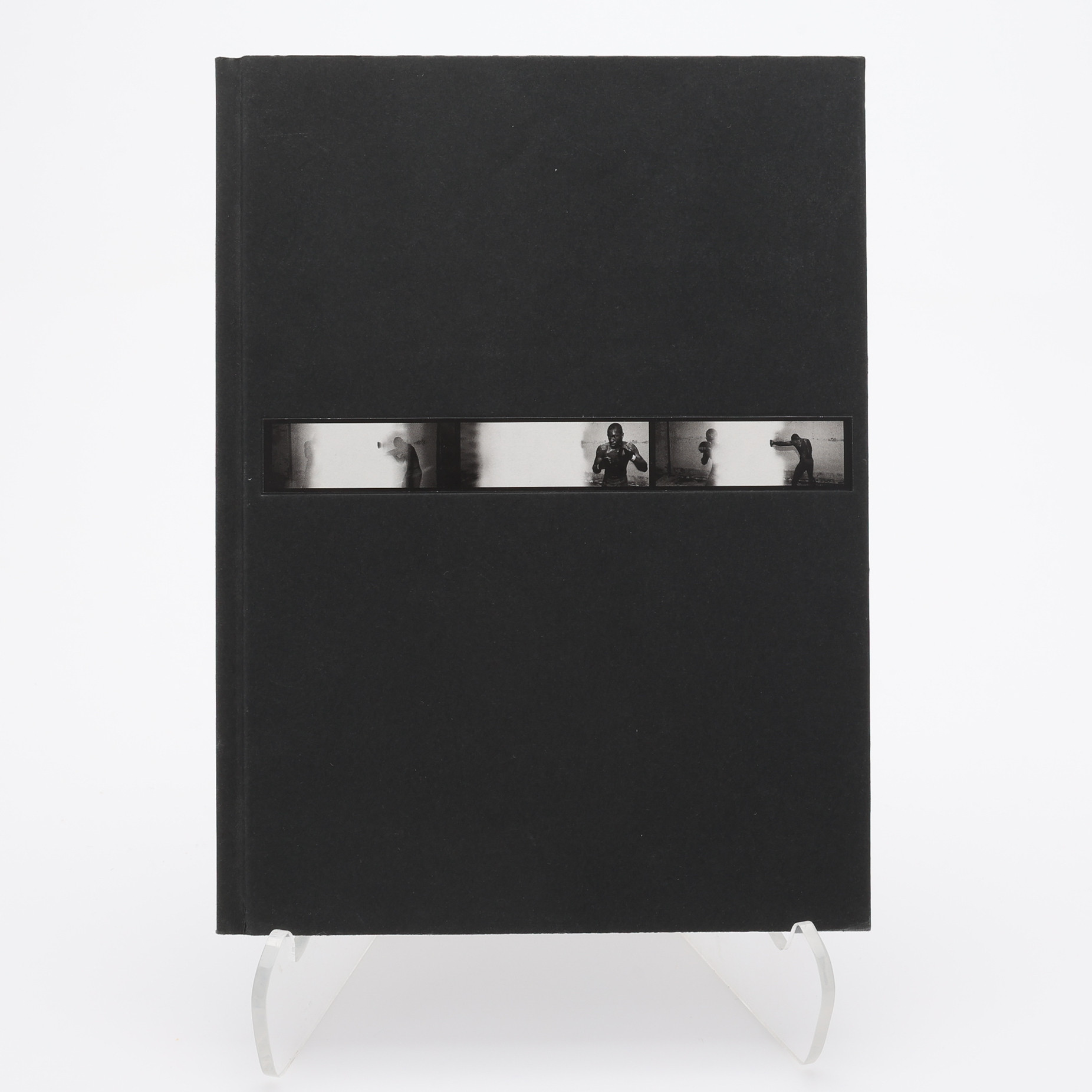 FOTO. DEN SVENSKE FOTOGRAFEN THOMAS WÅGSTRÖMS "BOXARE", 2000 - SIGNERAD.