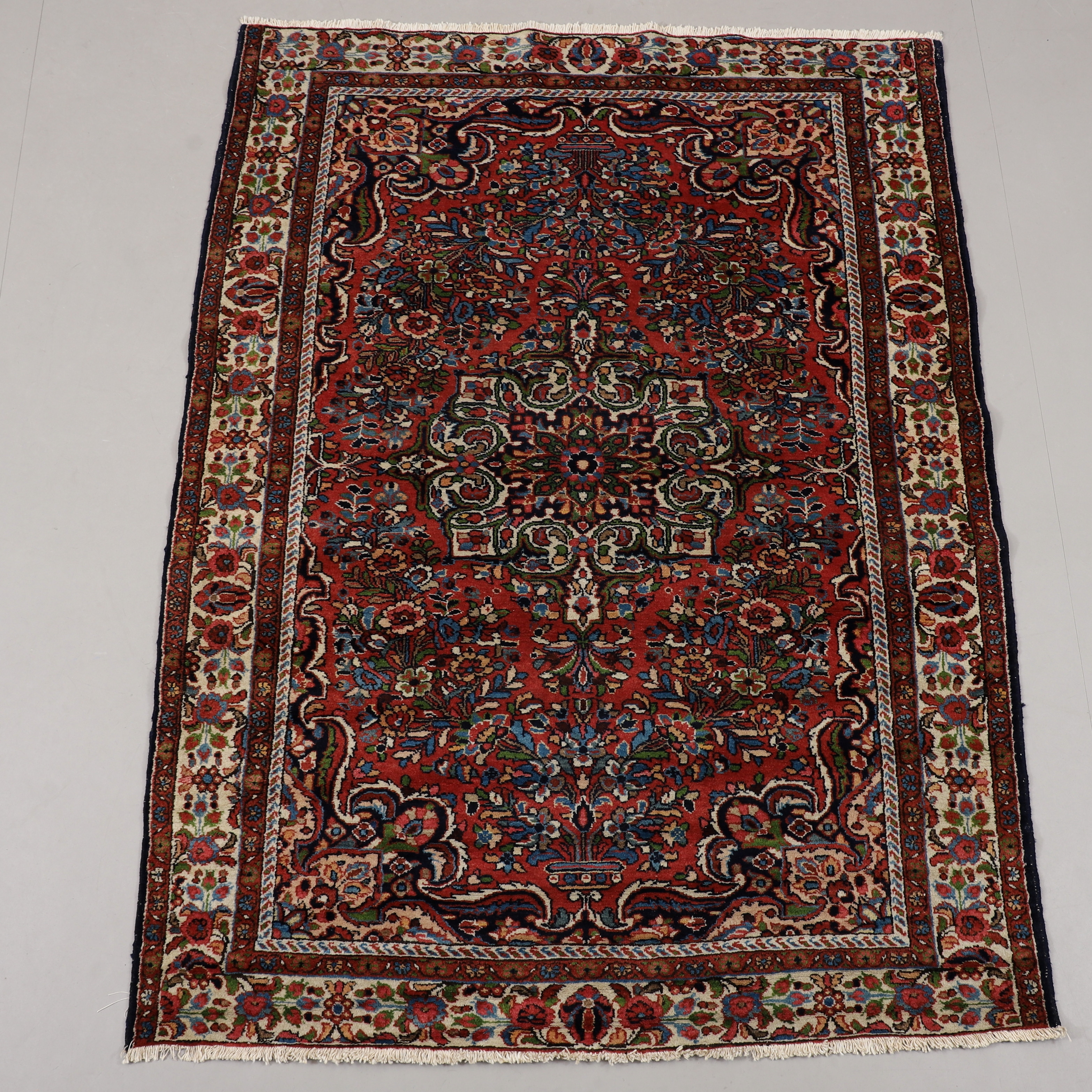 MATTA, persisk, 195 x 146 cm.