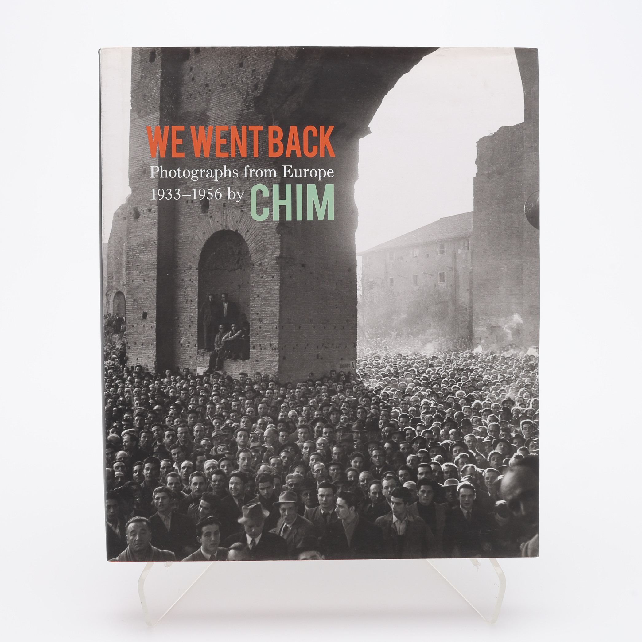 FOTO. DEN POLSK-AMERIKANSKE FOTOGRAFEN CHIMS UTSTÄLLNINGSBOK "WE WENT BACK: PHOTOGRAPHS FROM EUROPE 1933-1956" FRÅN INTERNATIONAL CENTER OF PHOTOGRAPHY, 2013.