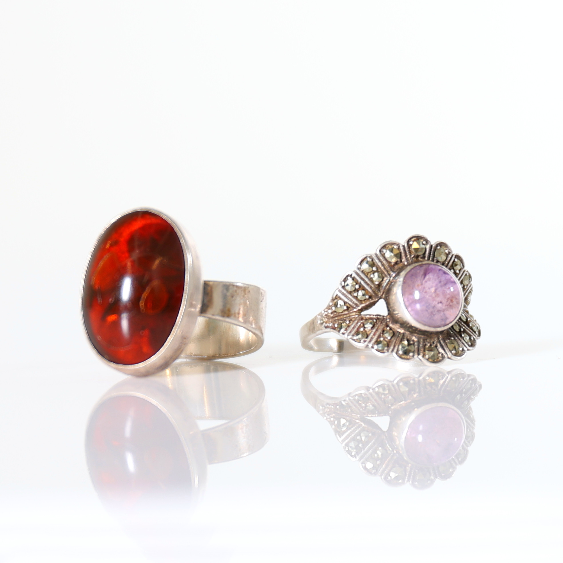 RINGAR, 2 st, silver med stenar. Totalvikt ca 7,9 gram.