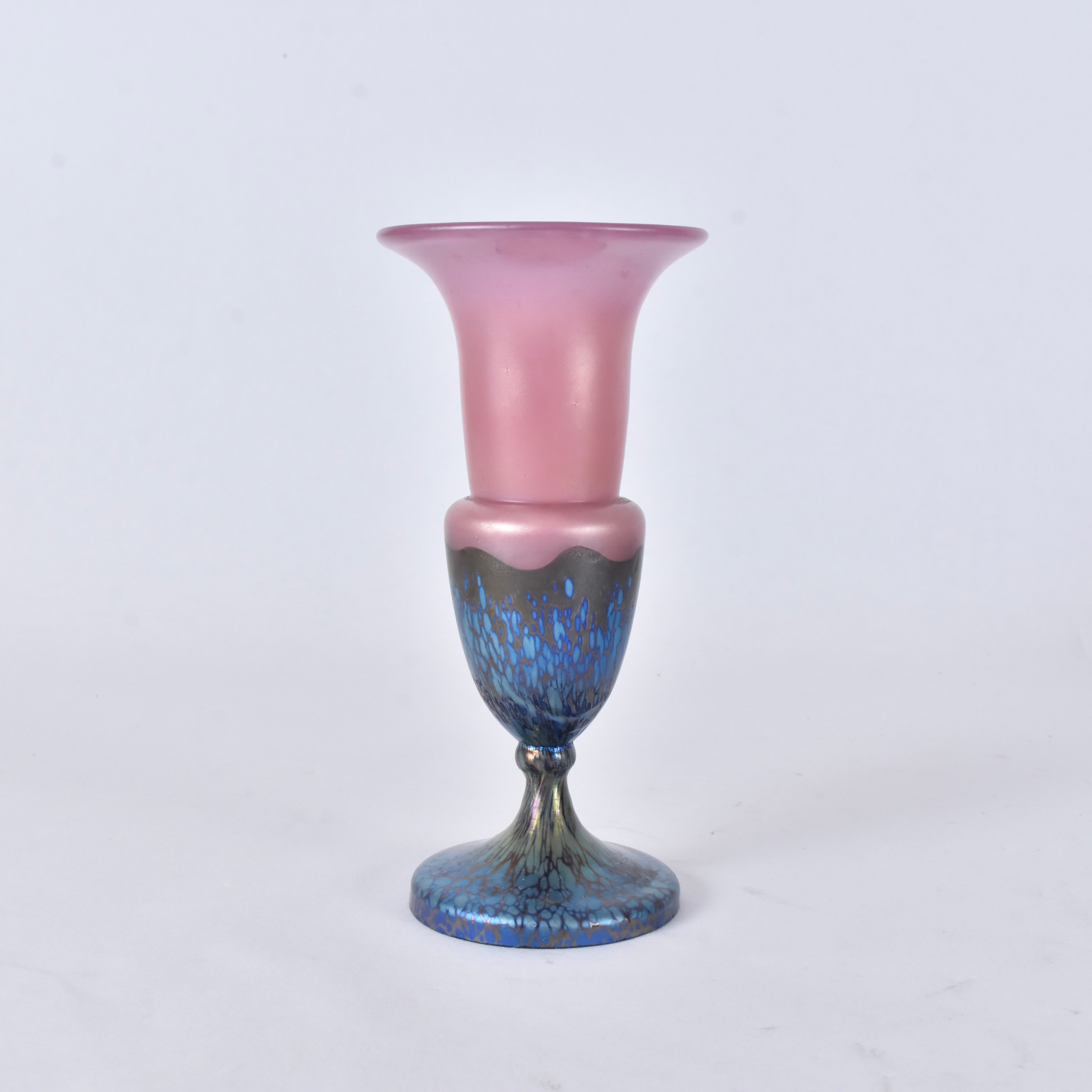 MICHAEL POWOLNY. TILLSKRIVEN. vas, glas, Johann Loetz Wittwe, Klostermühle omkring 1925.