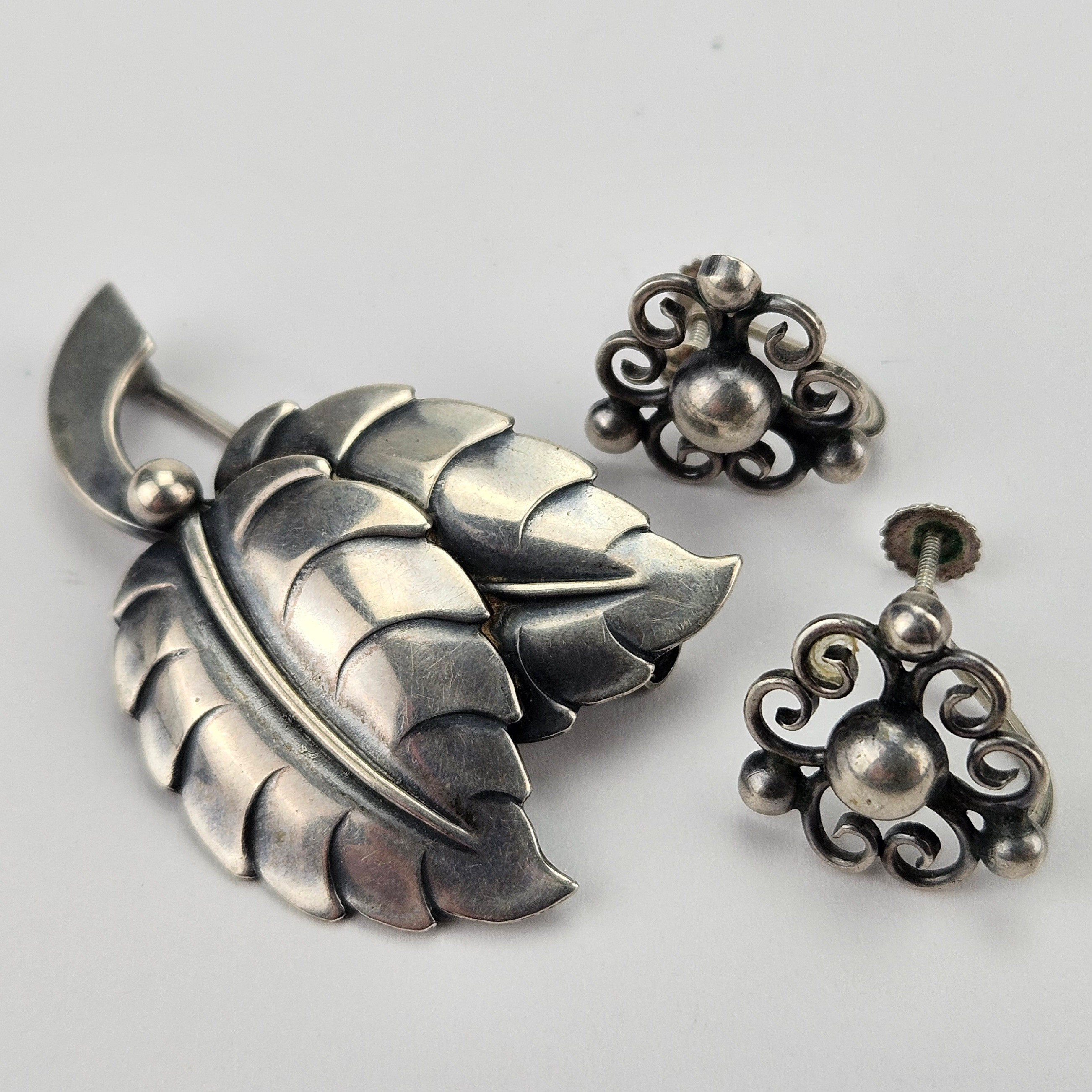 BROSCH OCH ÖRHÄNGEN, 2 delar, silver, Sverige, 1900-tal.